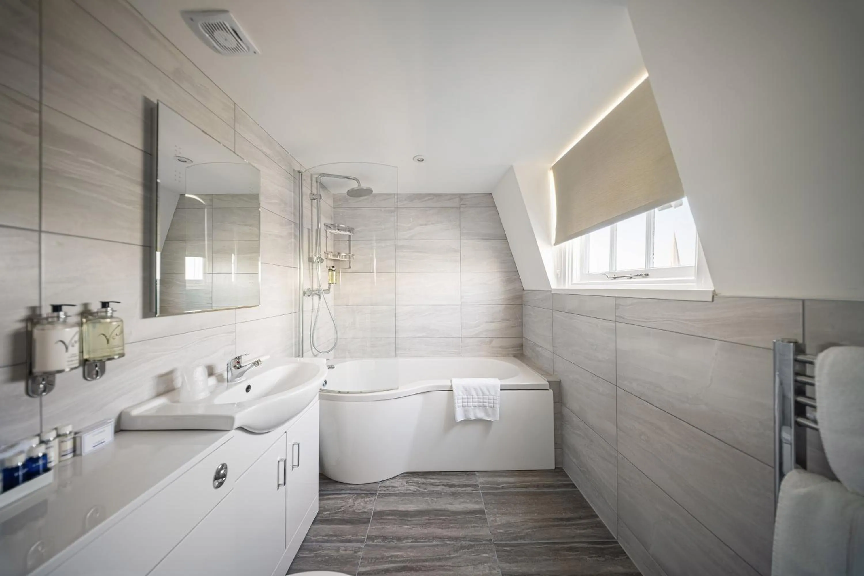 Shower in The Clarendon Hotel