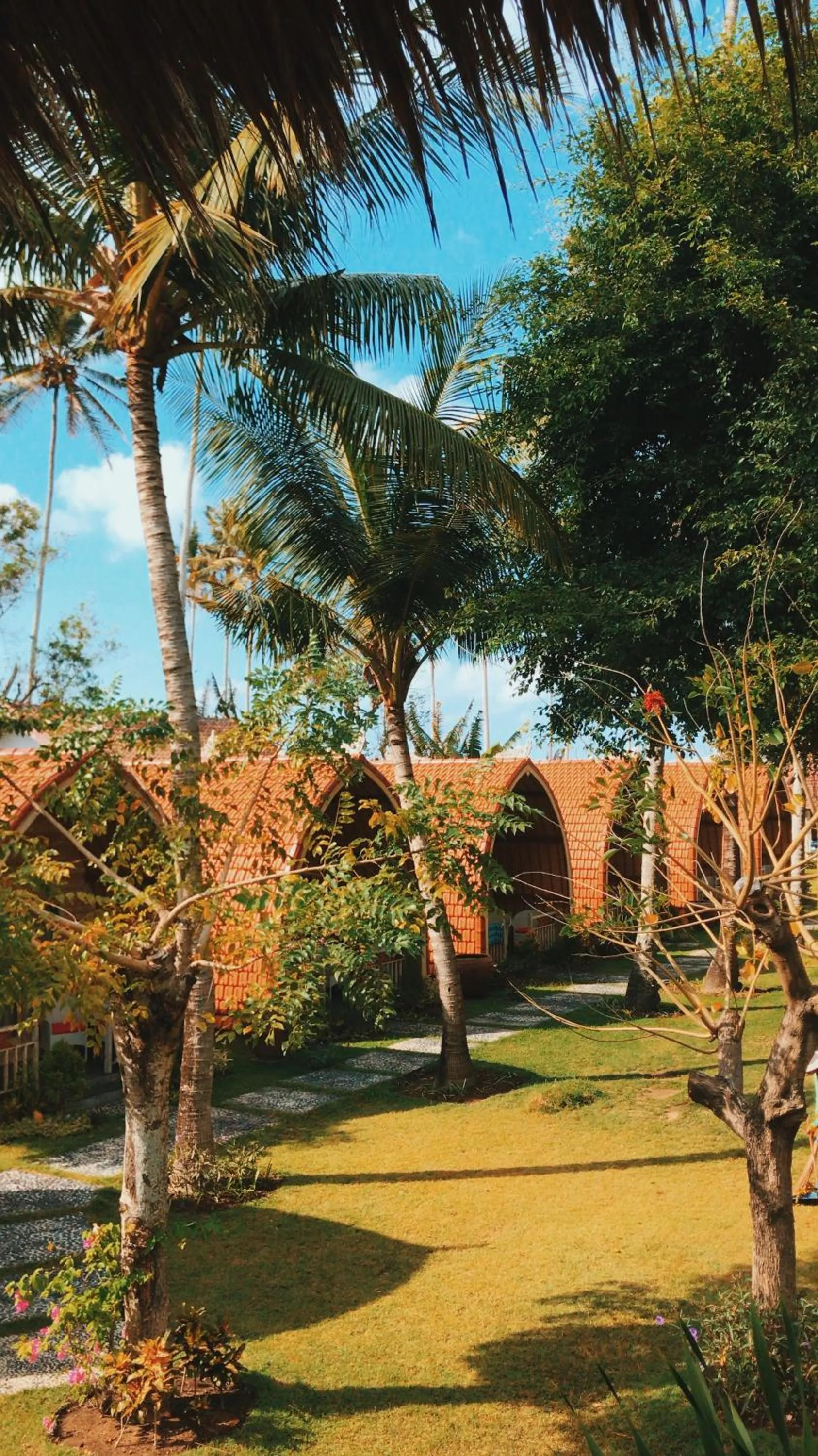 Garden in Puri Rinjani Bungalows & Hostel