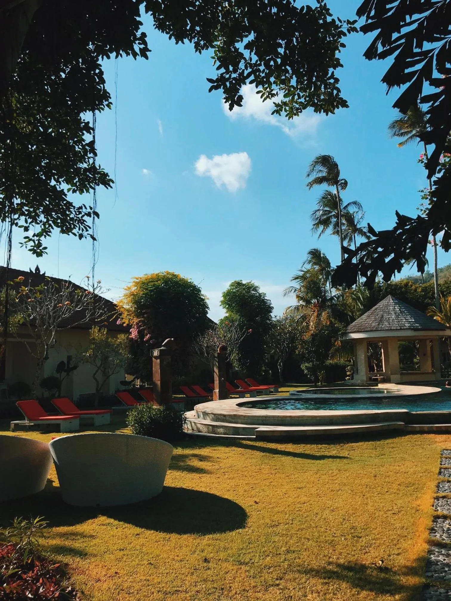 Garden in Puri Rinjani Bungalows & Hostel