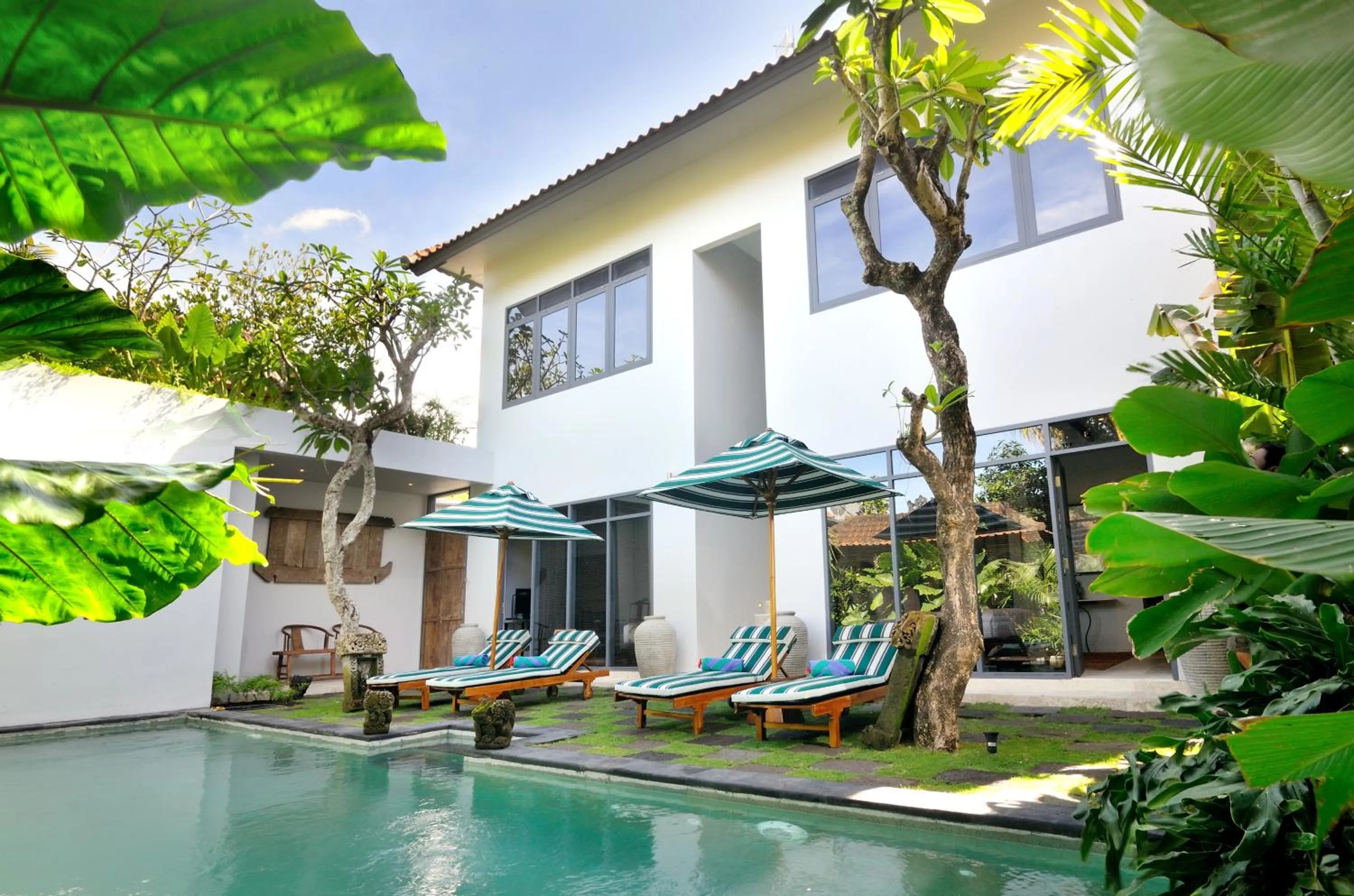 Room & Vespa 1 - Stay Central Seminyak Near Beach