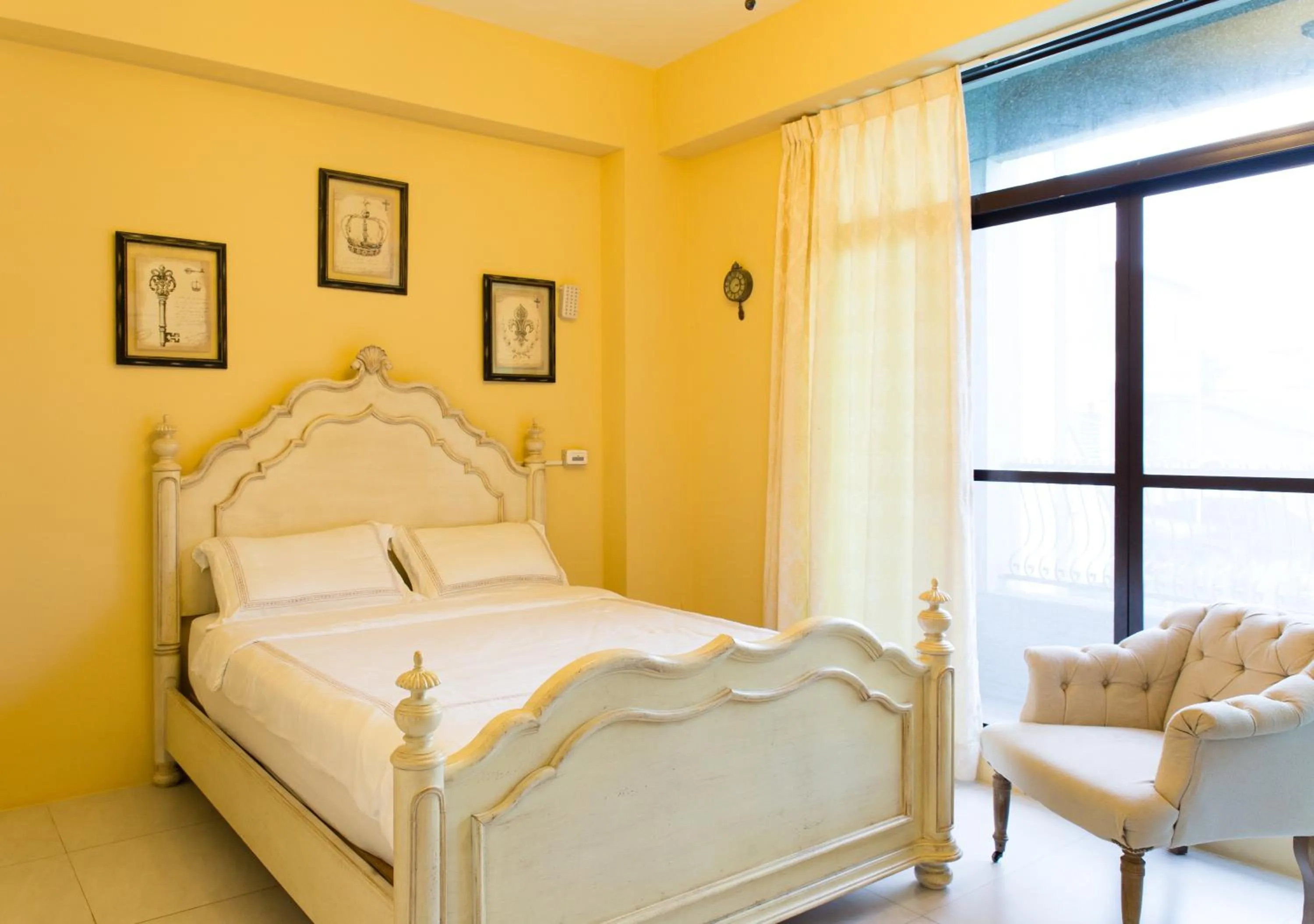 Bed in Wei Sen House