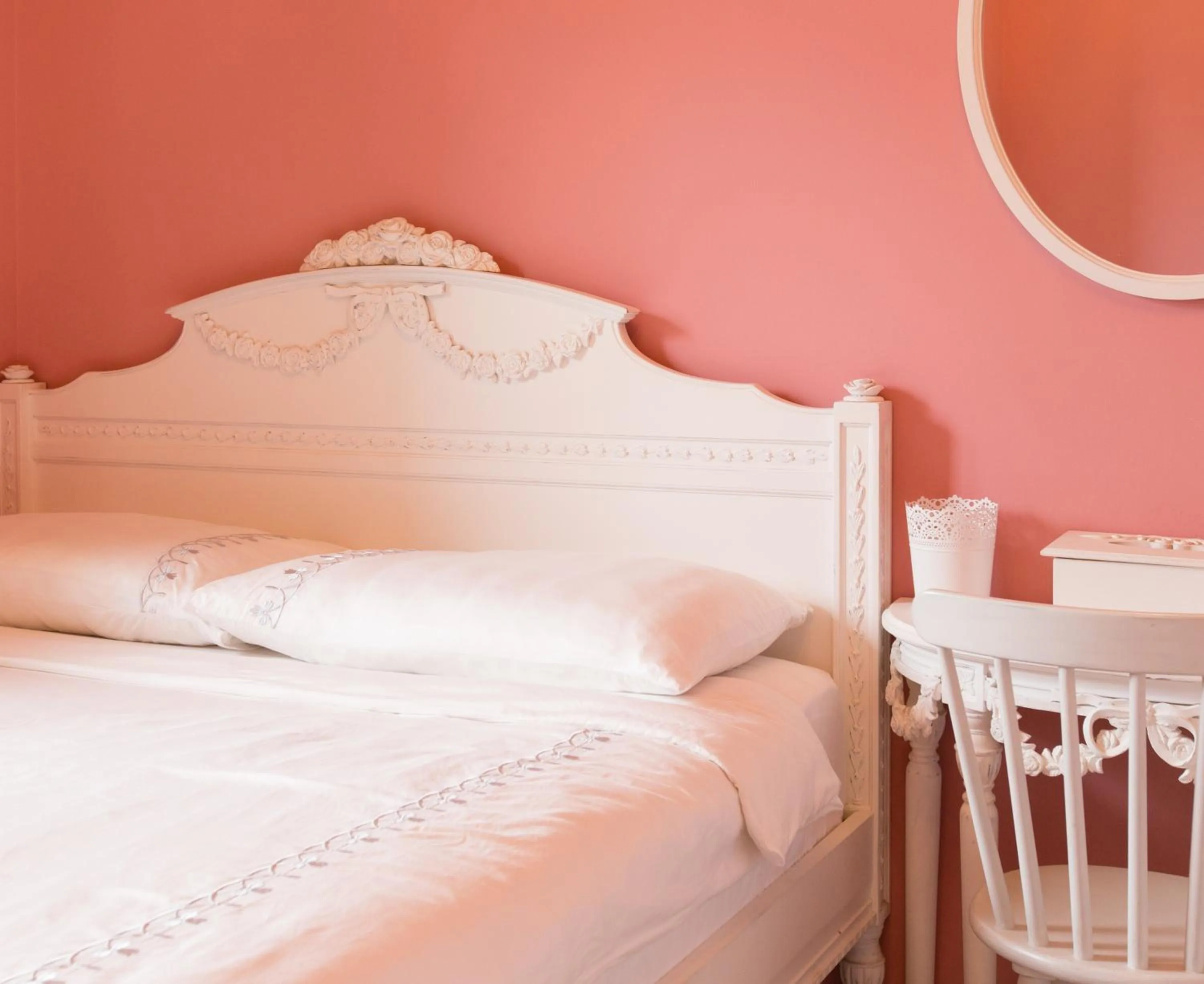 Bed in Wei Sen House