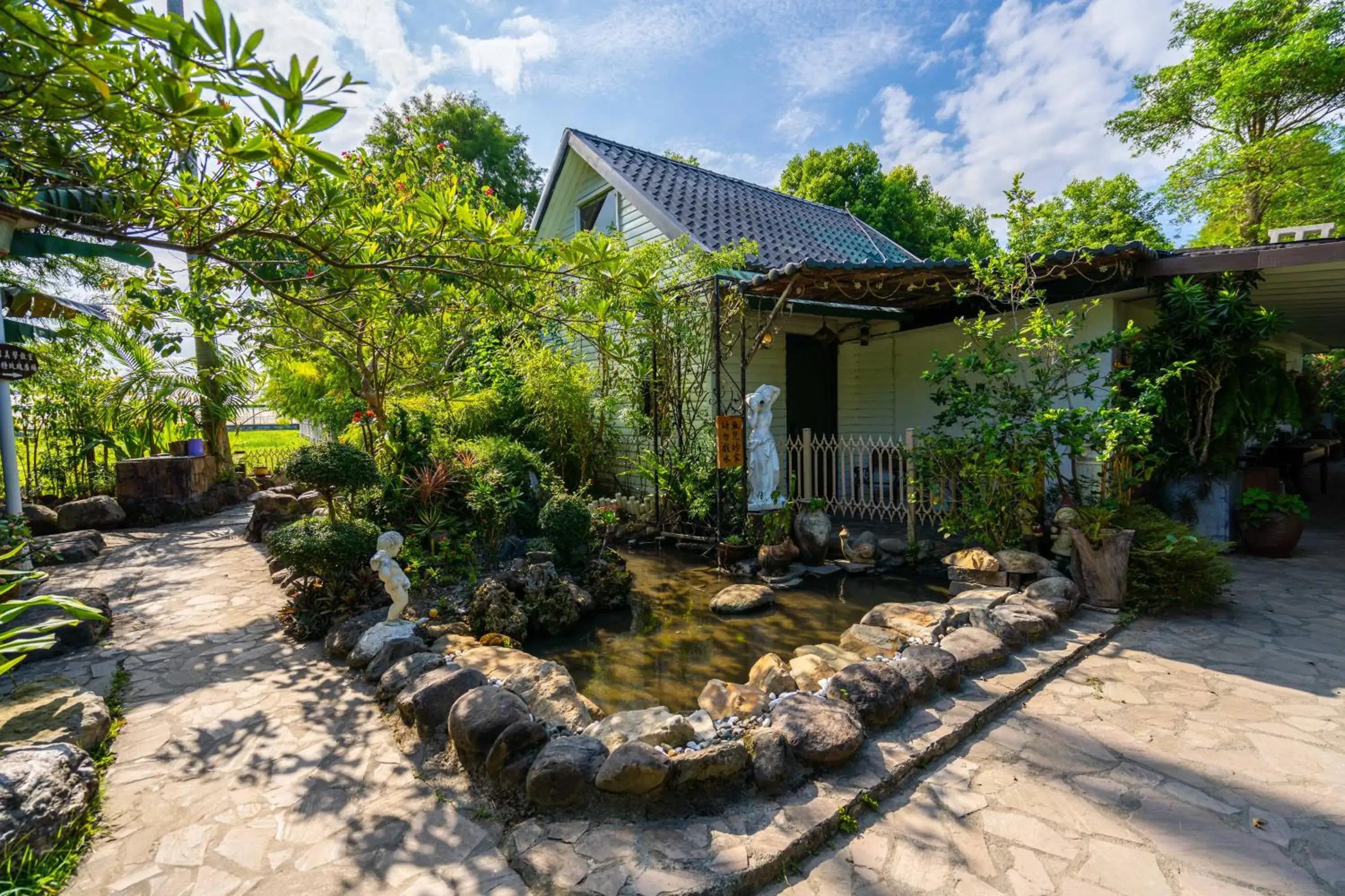 Garden view in Xin Yuan My Dream Castle Garden view in Xin Yuan My Dream Castle