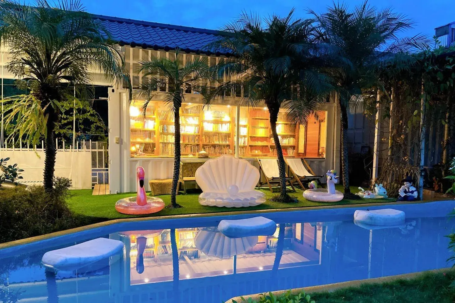 Pool view in Xin Yuan My Dream Castle Pool view in Xin Yuan My Dream Castle