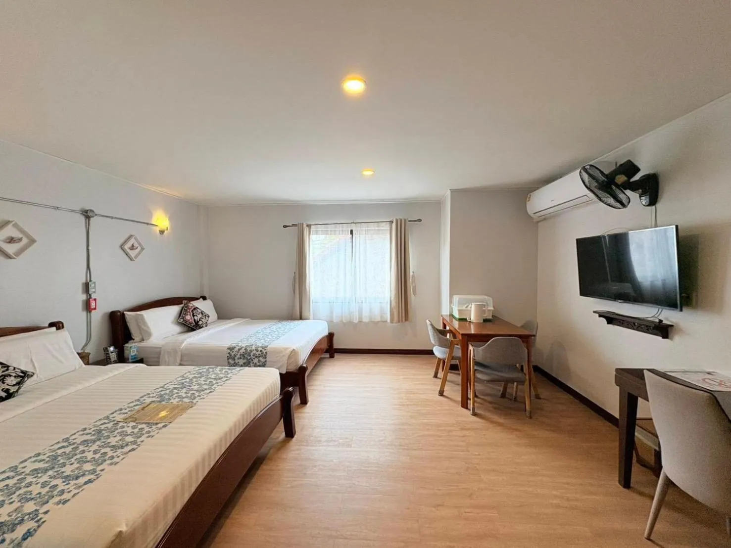 Photo of the whole room, Bed in Talay Sai @ Thung Wua Laen