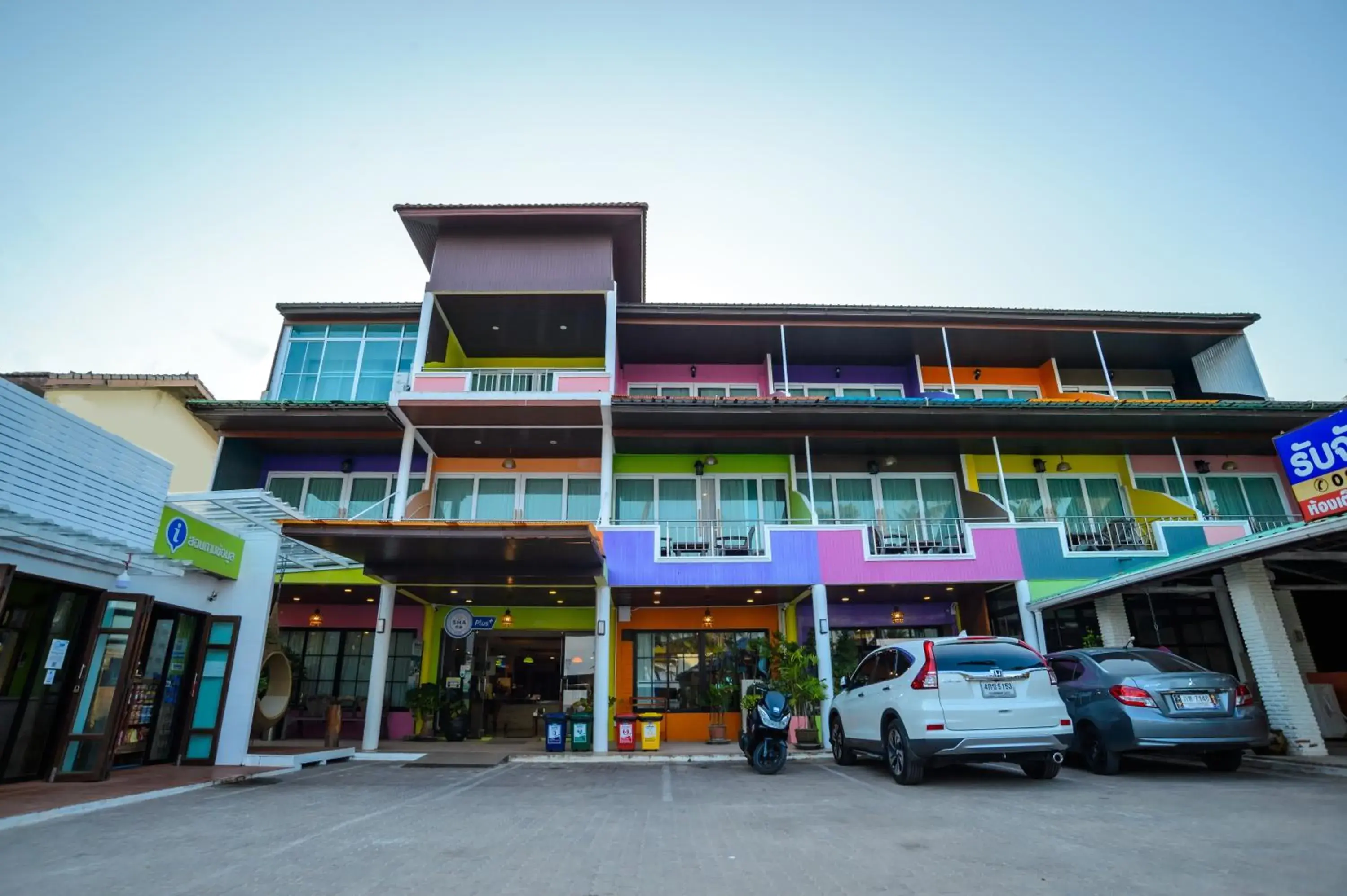 Property building in Talay Sai @ Thung Wua Laen Property building in Talay Sai @ Thung Wua Laen