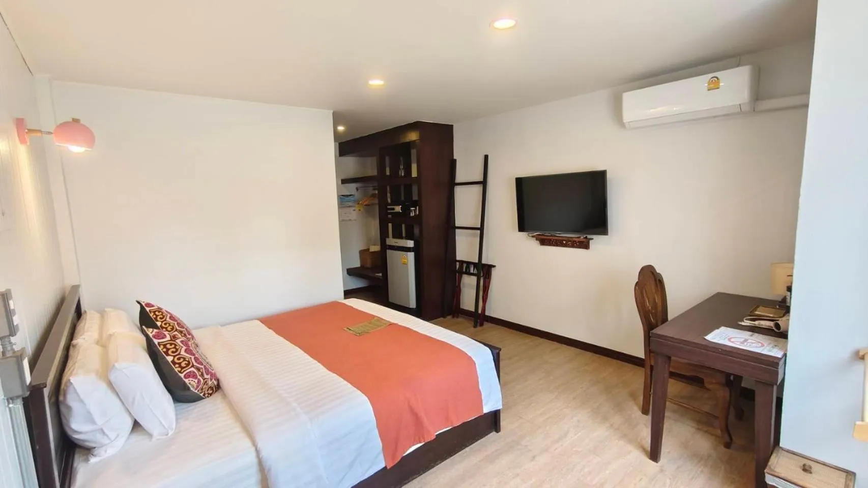 Photo of the whole room, Bed in Talay Sai @ Thung Wua Laen