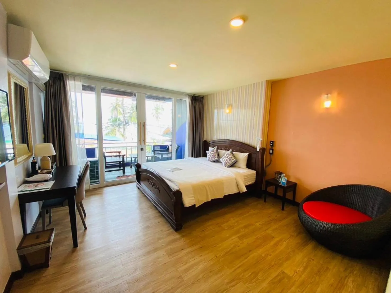 Photo of the whole room, Bed in Talay Sai @ Thung Wua Laen