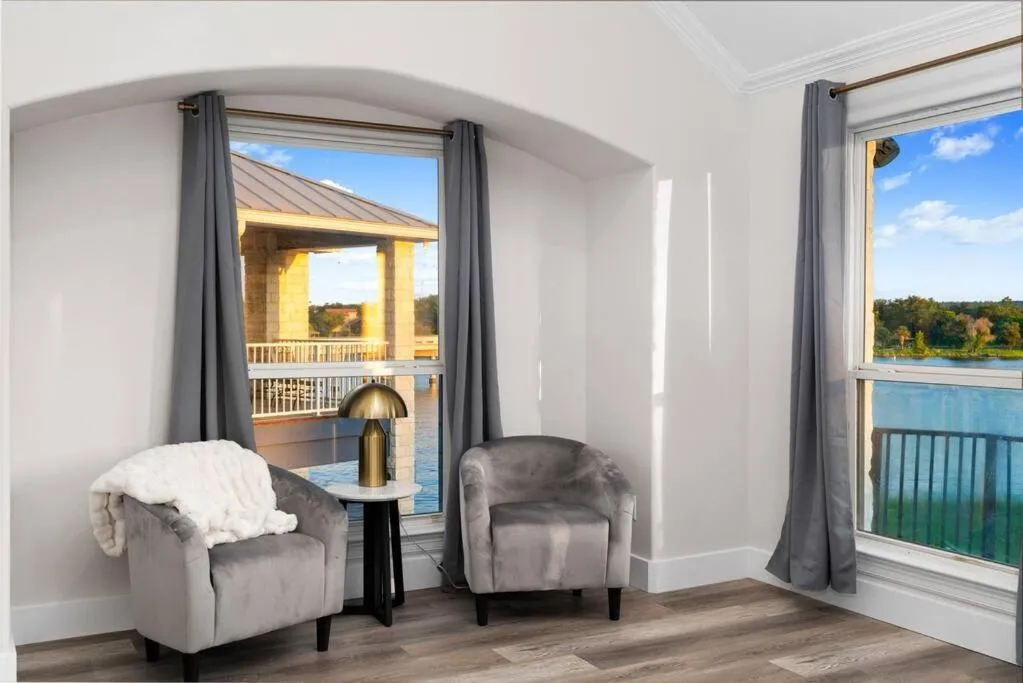 Lakefront Home Insane Views - Pool Spa Gameroom