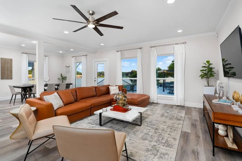 Lakefront Home Insane Views - Pool Spa Gameroom