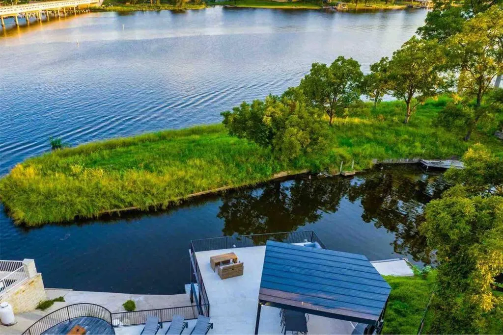 Lakefront Home Insane Views - Pool Spa Gameroom