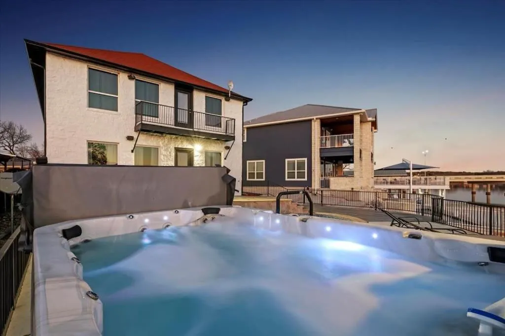 Lakefront Home Insane Views - Pool Spa Gameroom