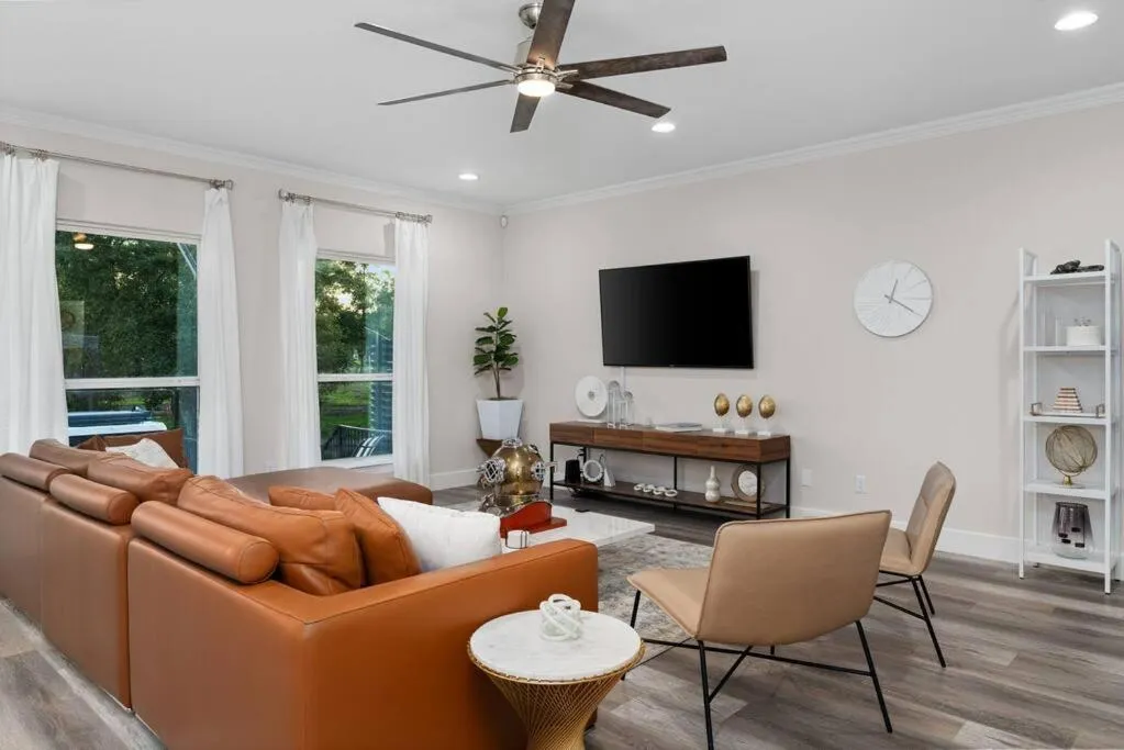 Lakefront Home Insane Views - Pool Spa Gameroom