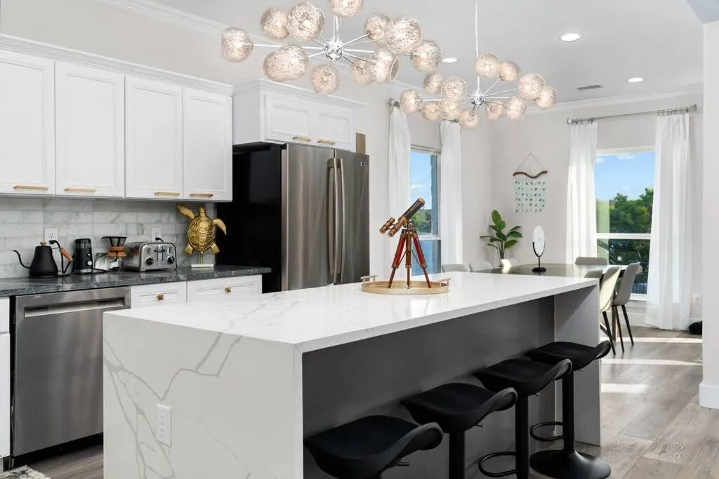 Lakefront Home Insane Views - Pool Spa Gameroom