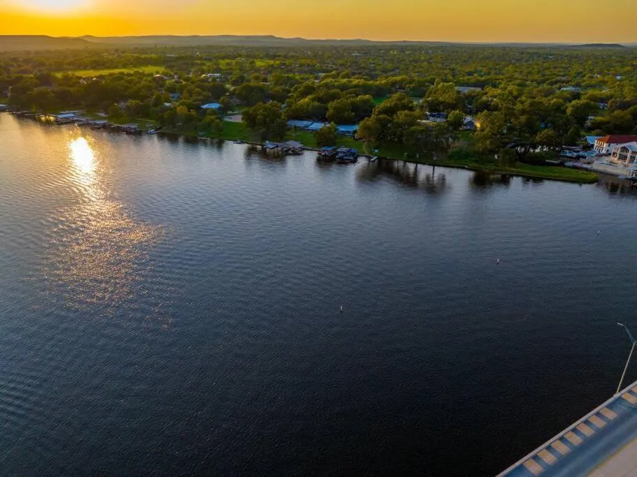 Lakefront Home Insane Views - Pool Spa Gameroom