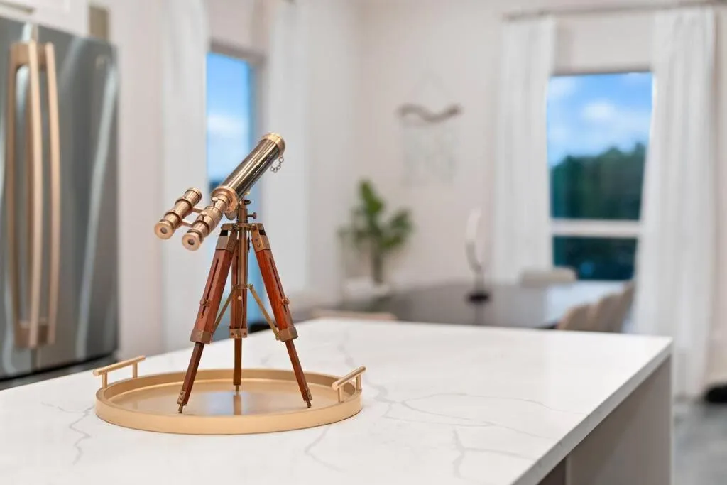 Bed in Lakefront Home Insane Views - Pool Spa Gameroom