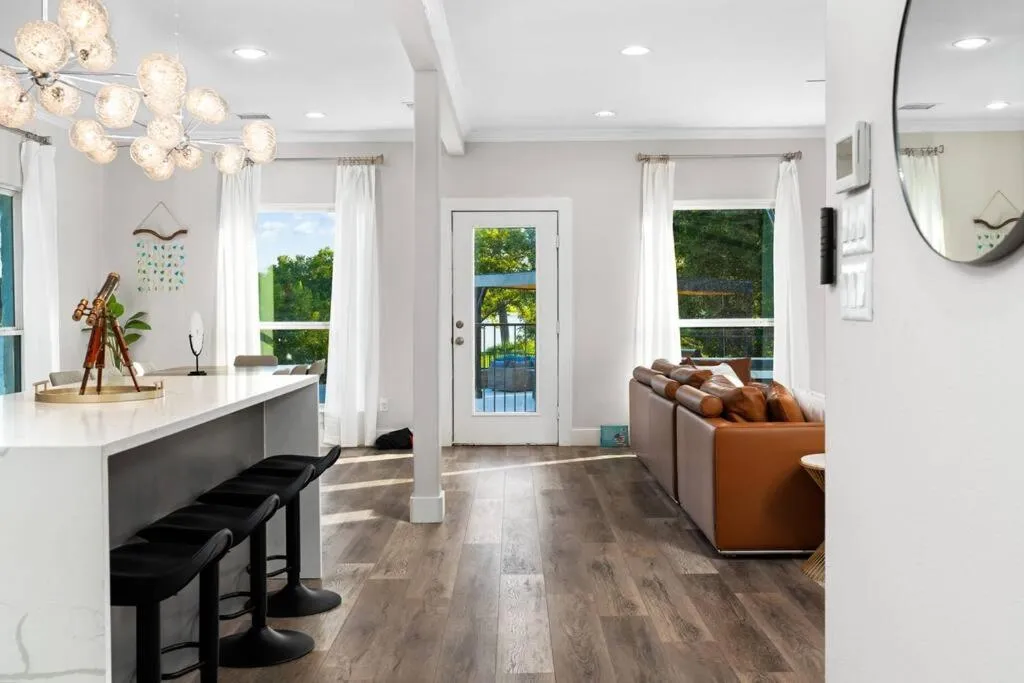 Lakefront Home Insane Views - Pool Spa Gameroom