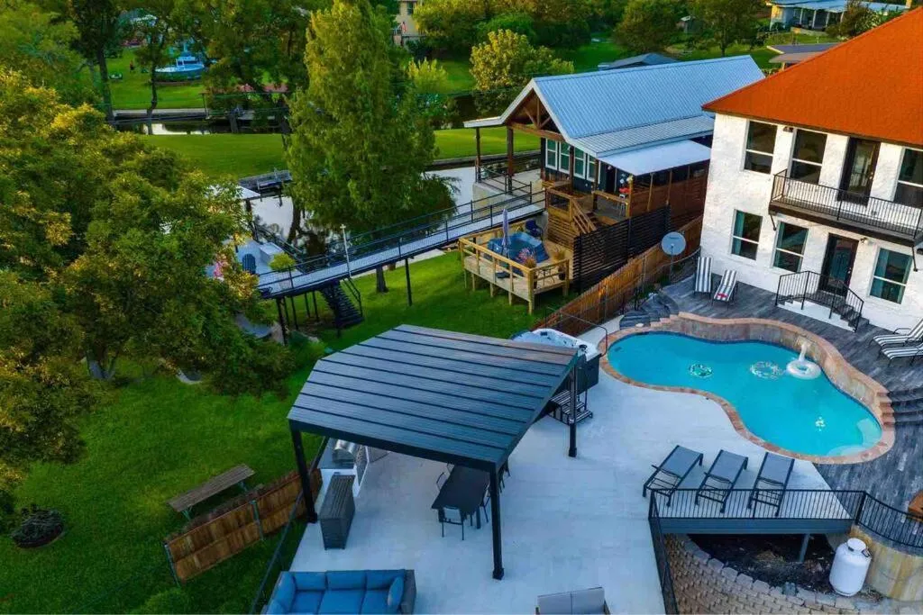 Lakefront Home Insane Views - Pool Spa Gameroom