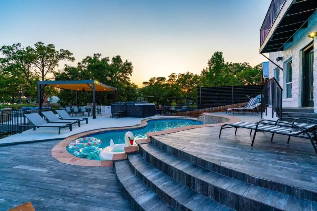 Lakefront Home Insane Views - Pool Spa Gameroom