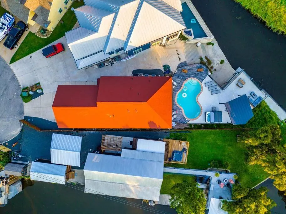 Lakefront Home Insane Views - Pool Spa Gameroom