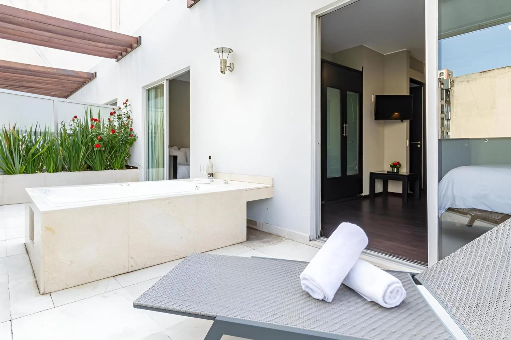 Hot Tub in Suites Giorgio