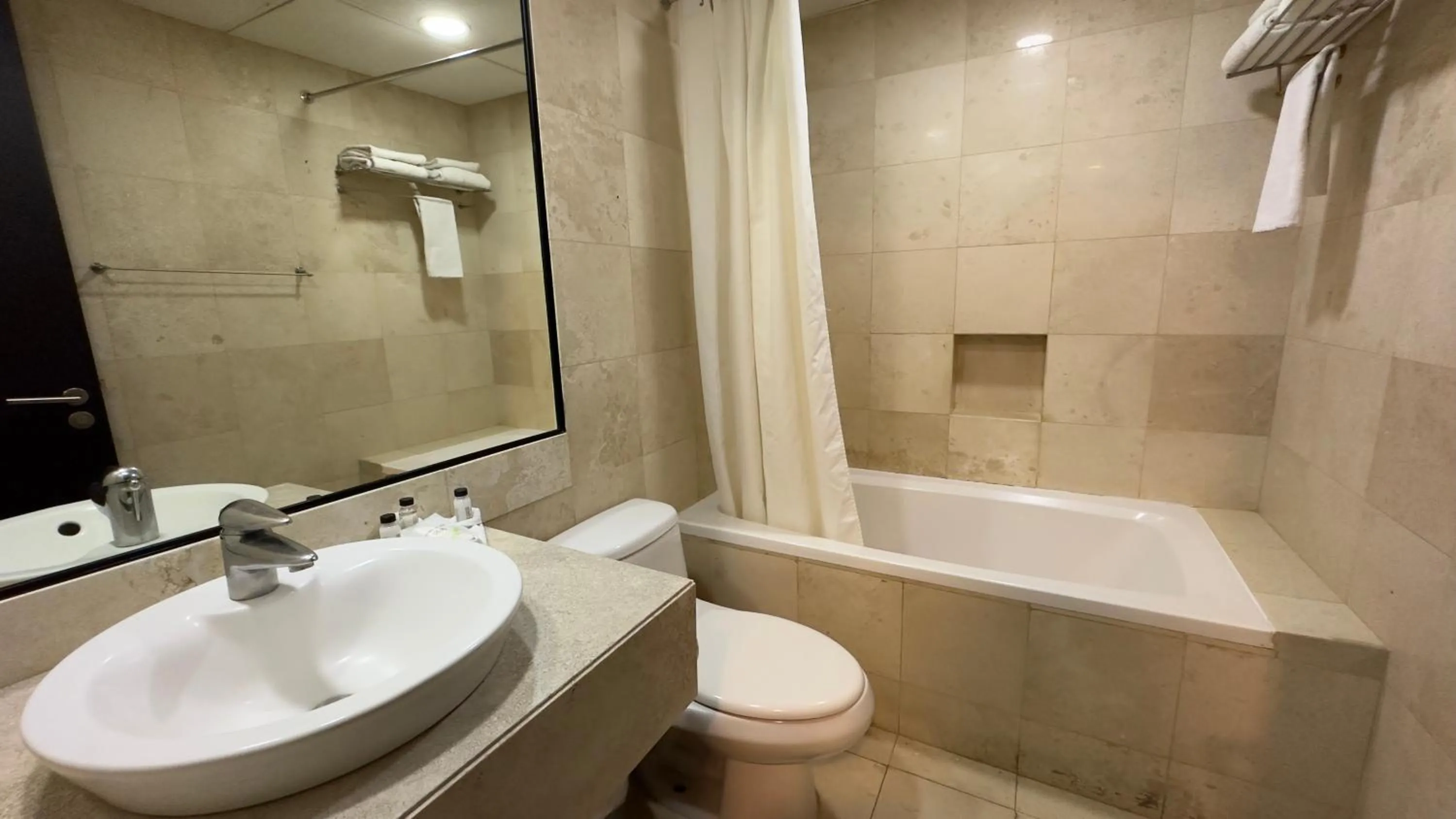 Shower in Suites Giorgio