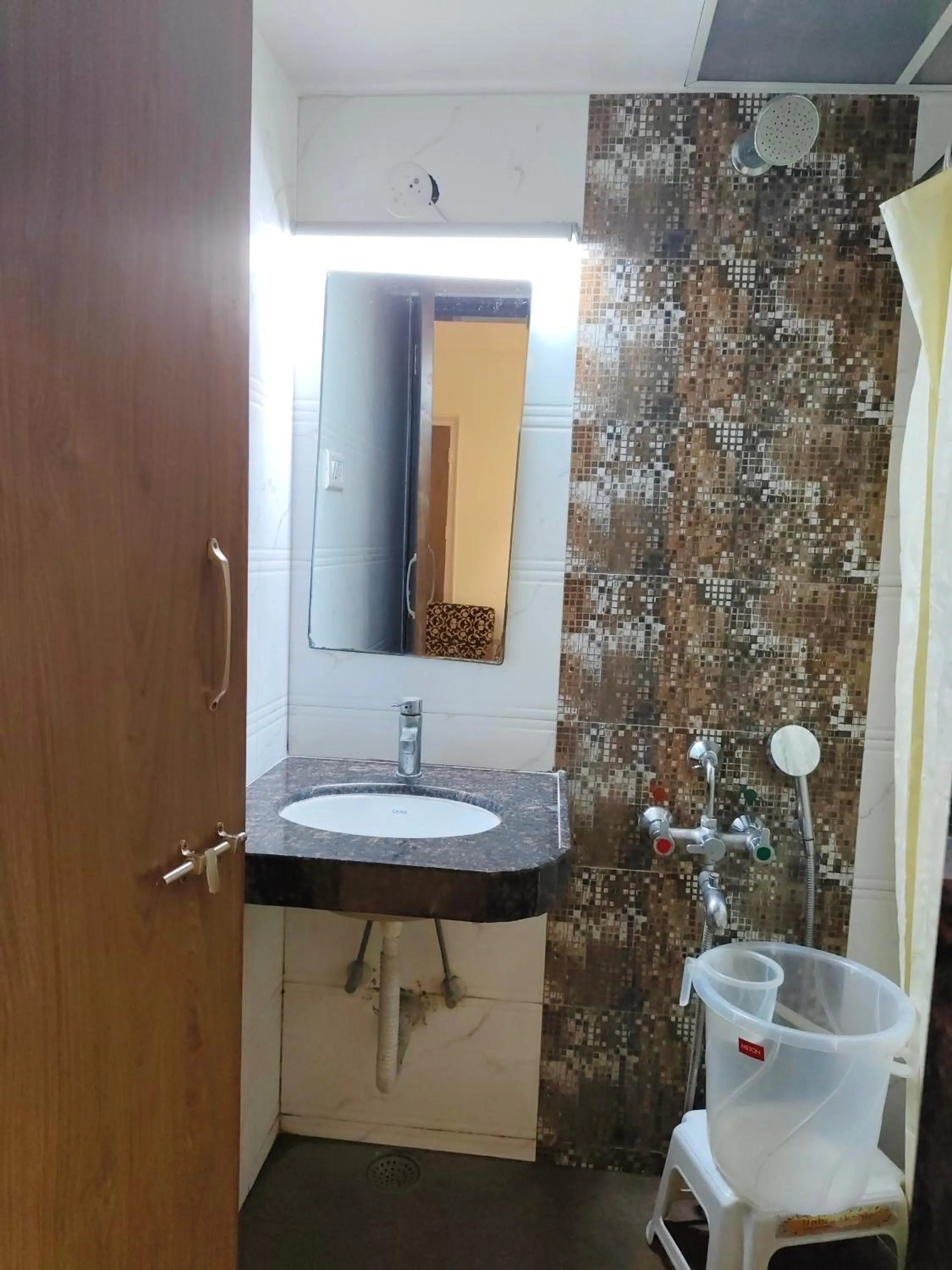 Bathroom in Hotel Shreyas