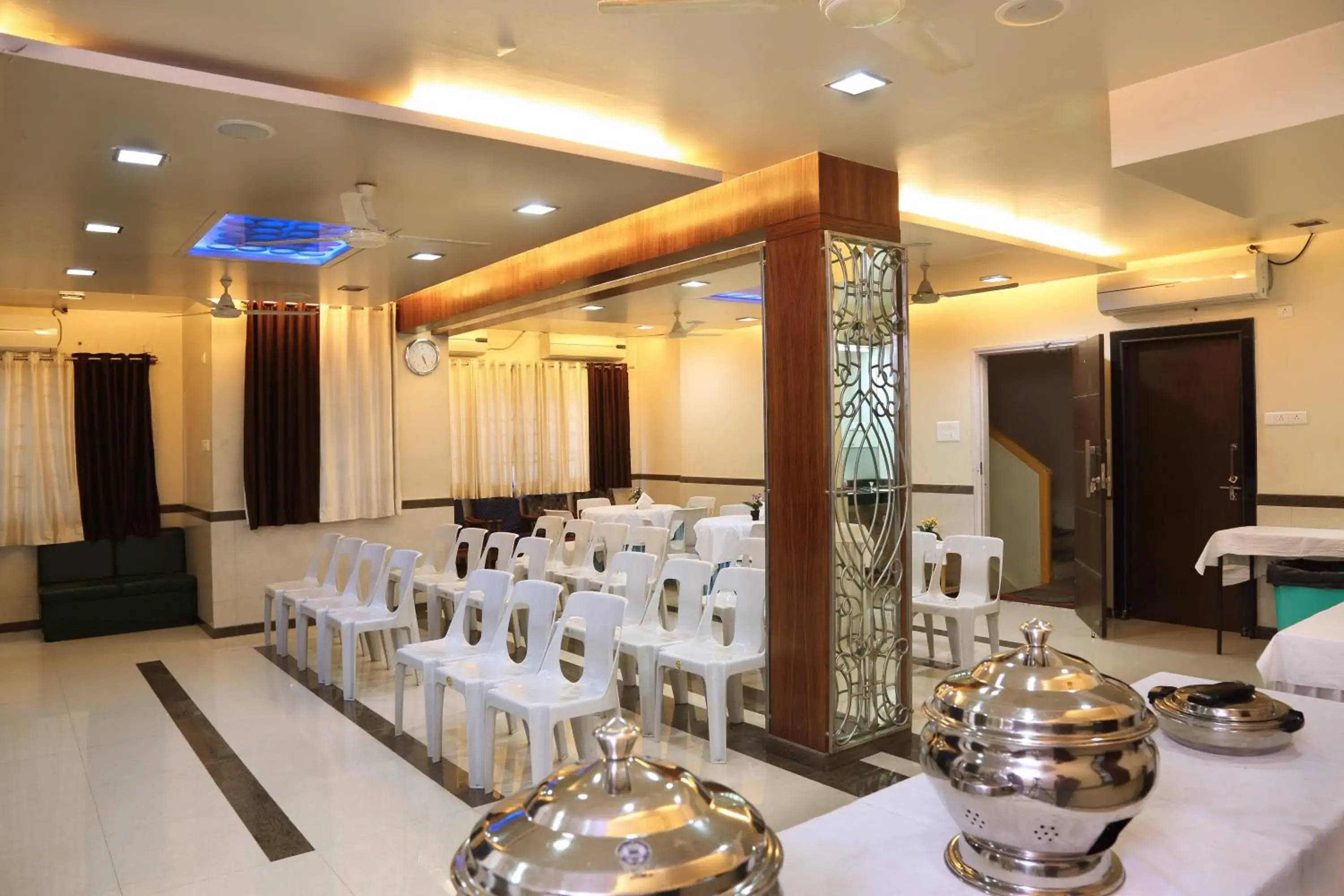 Restaurant/places to eat in Hotel Shreyas Restaurant/places to eat in Hotel Shreyas