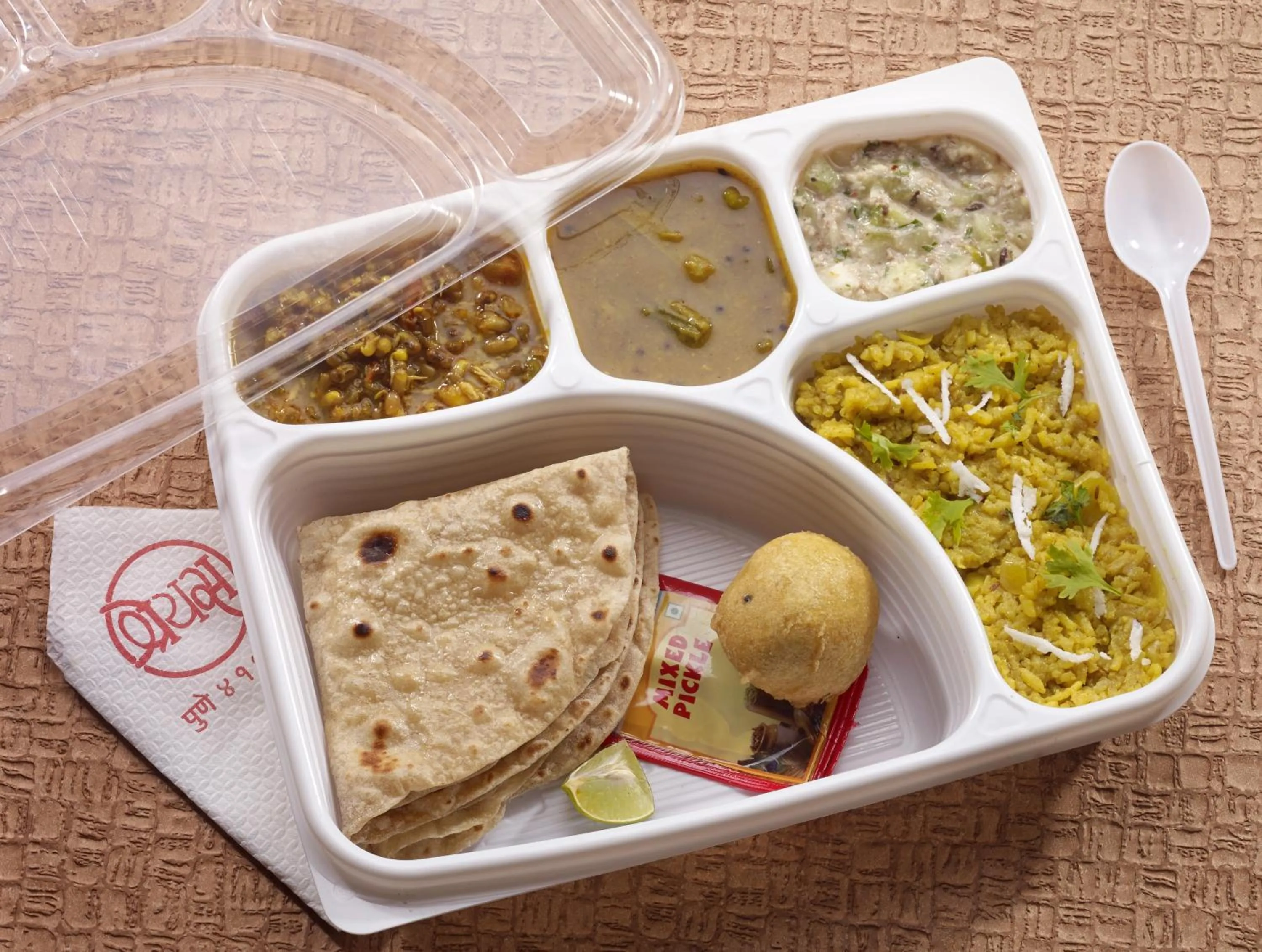 Food and drinks in Hotel Shreyas