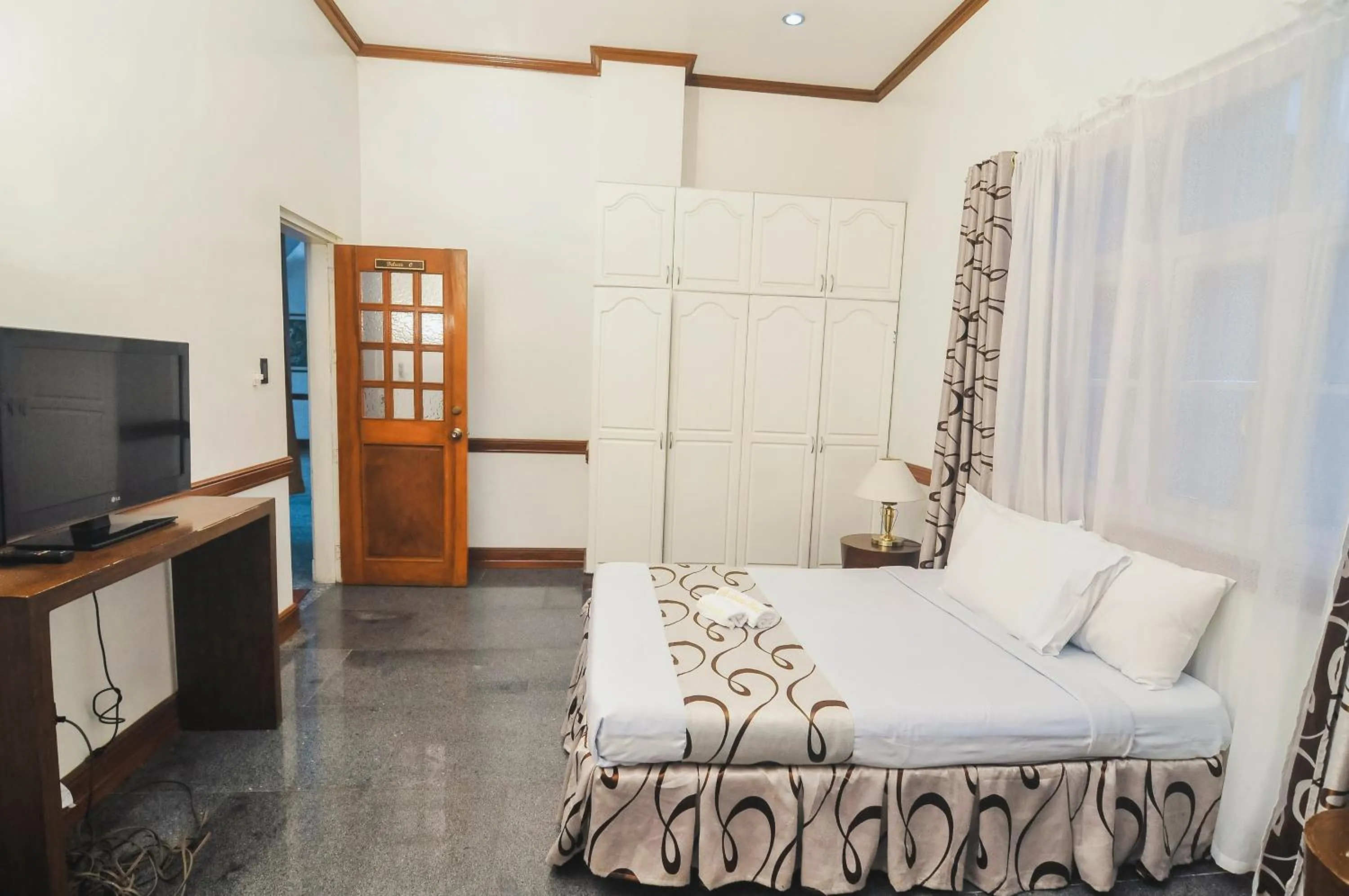 Photo of the whole room, Bed in Villa Jhoana Resort