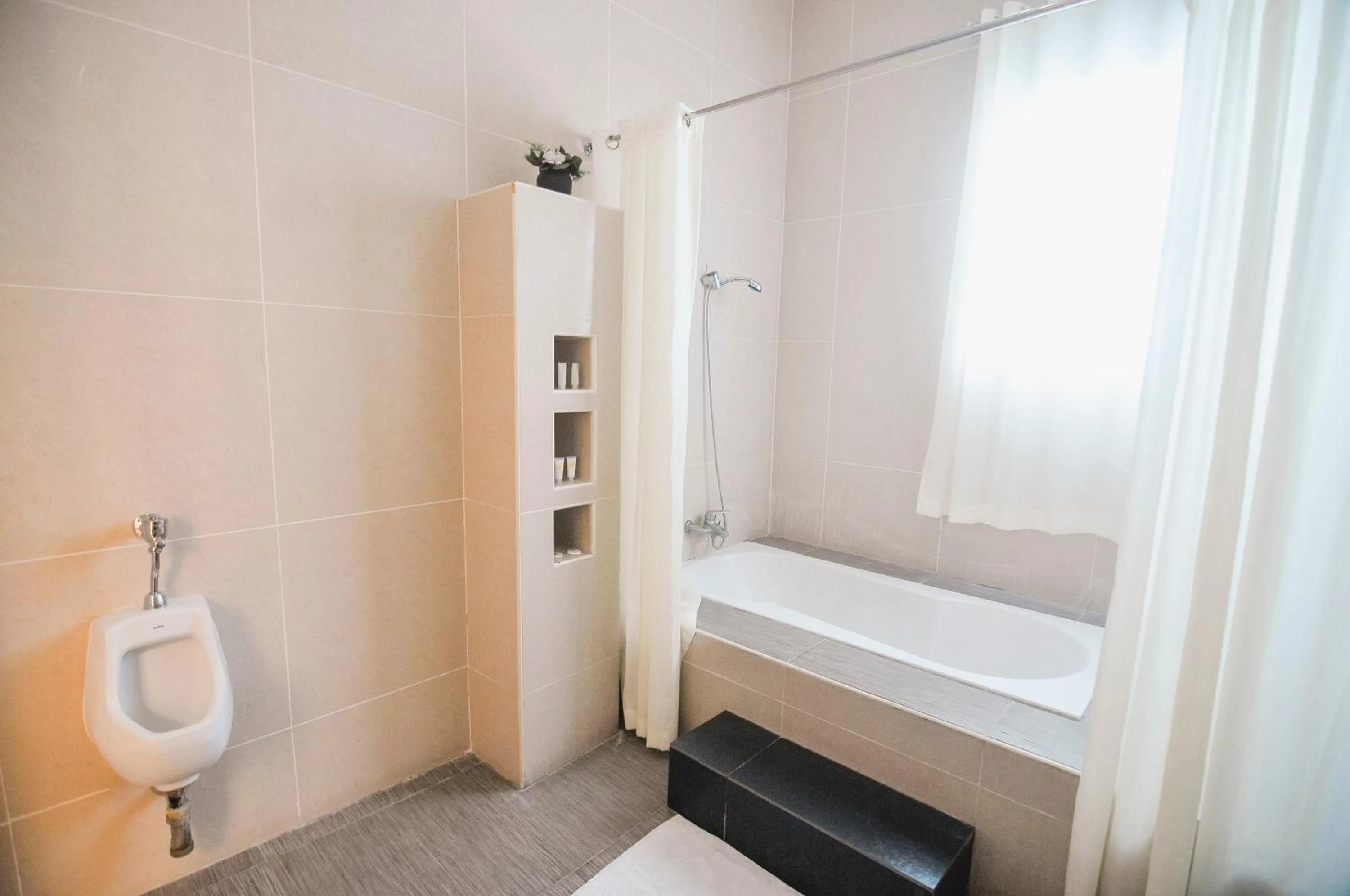 Bathroom, Bed in Villa Jhoana Resort