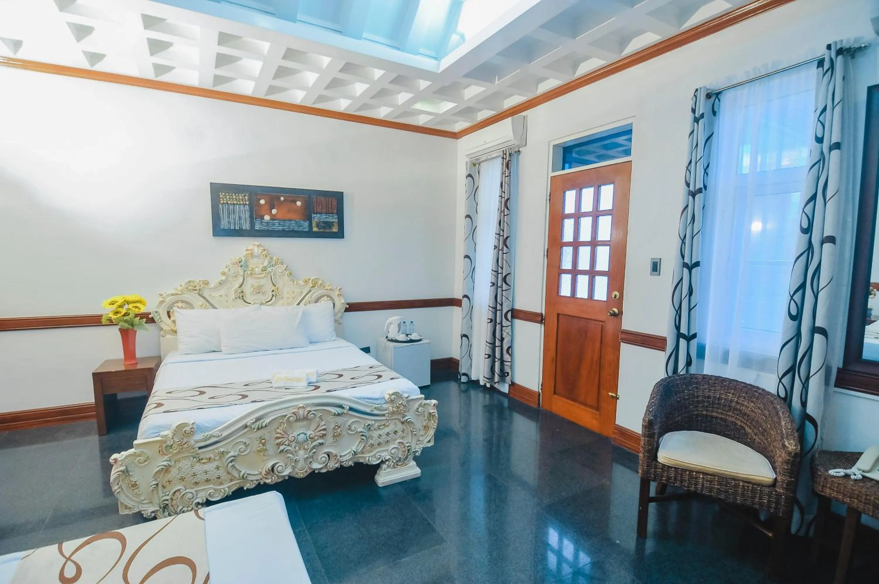 Photo of the whole room, Bed in Villa Jhoana Resort
