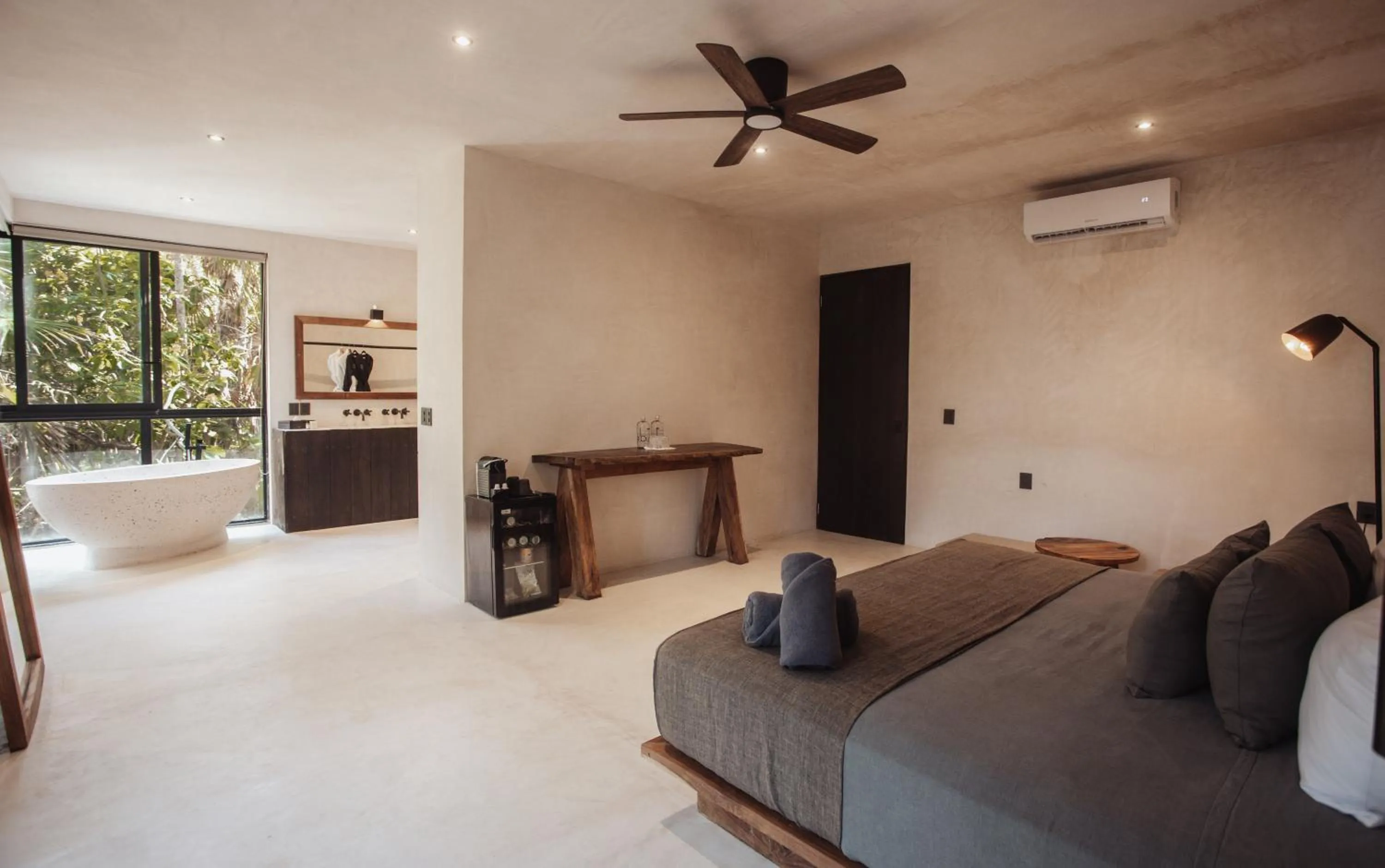 Photo of the whole room, Bed in UMi Tulum