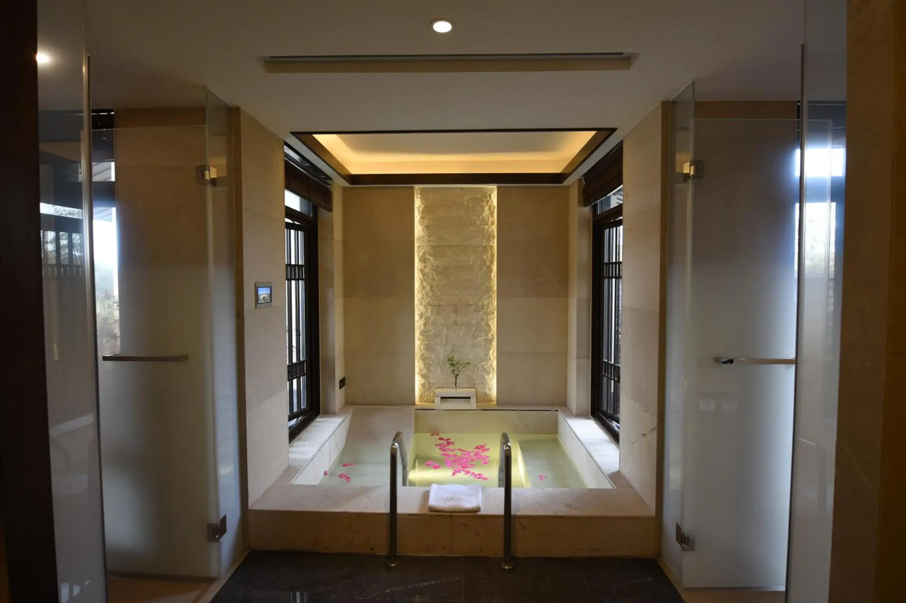 Bed in E-mei Mountain Hotel Bed in E-mei Mountain Hotel