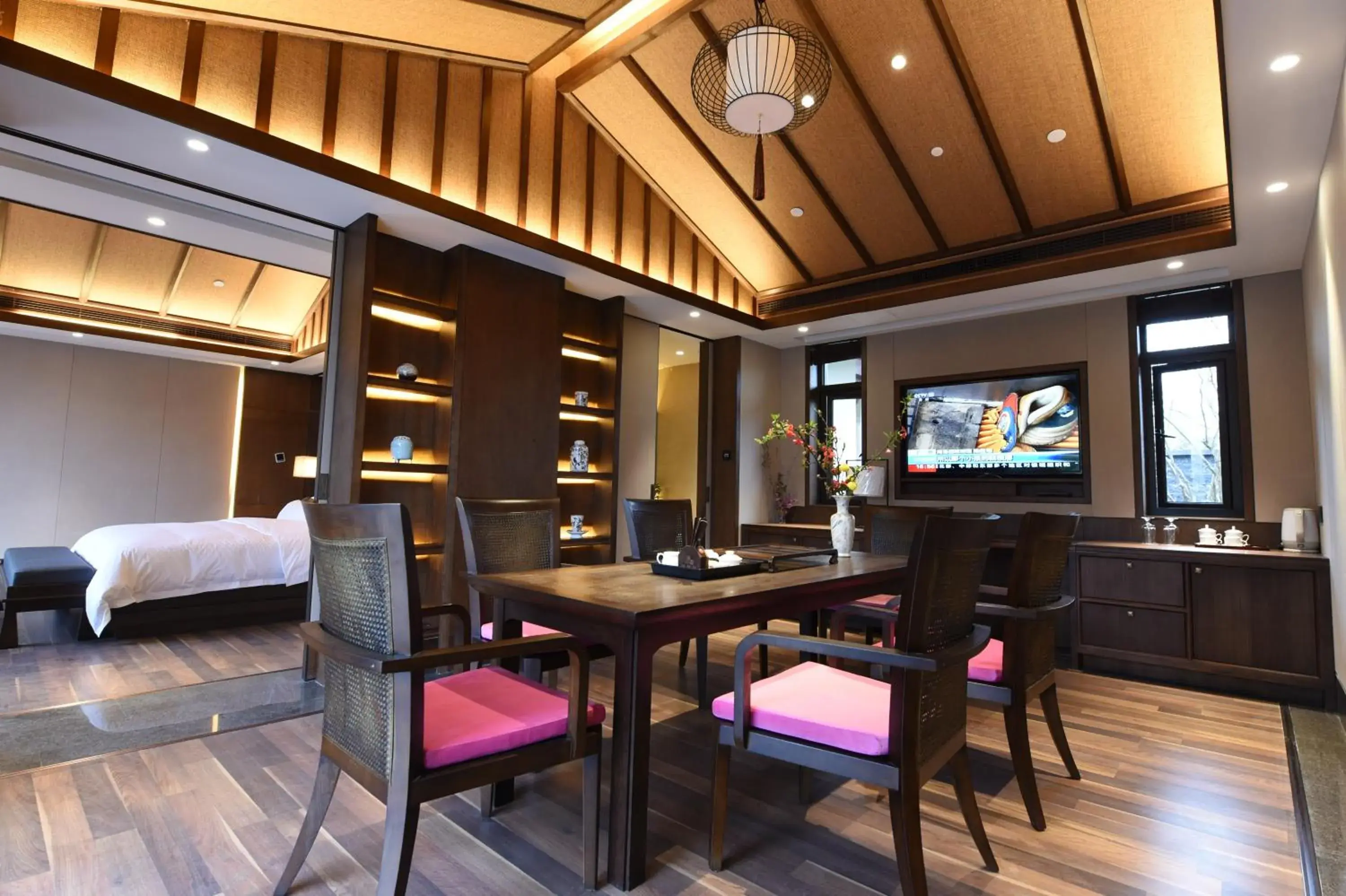 Living room, Bed in E-mei Mountain Hotel Living room, Bed in E-mei Mountain Hotel