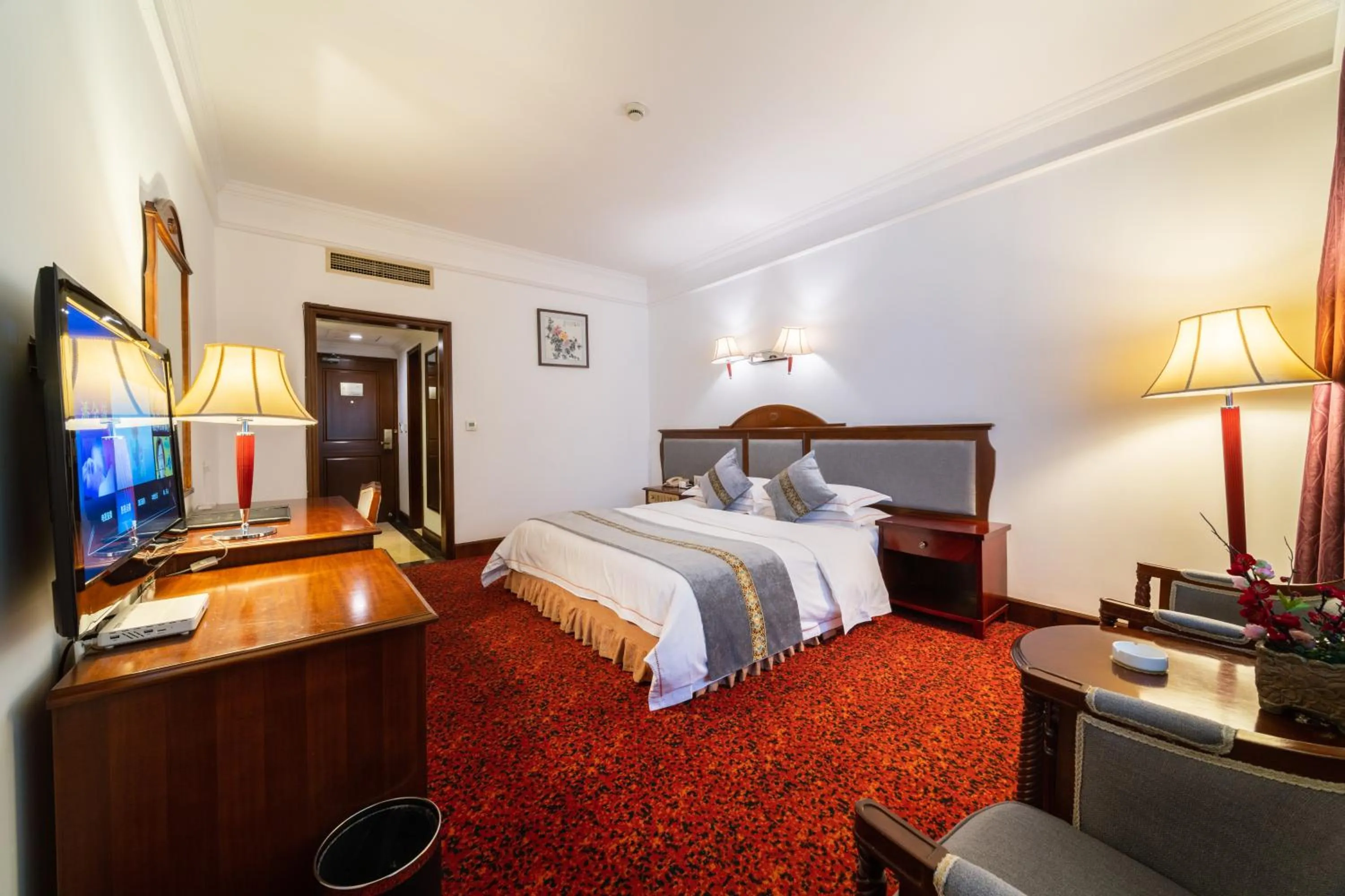 Photo of the whole room, Bed in E-mei Mountain Hotel