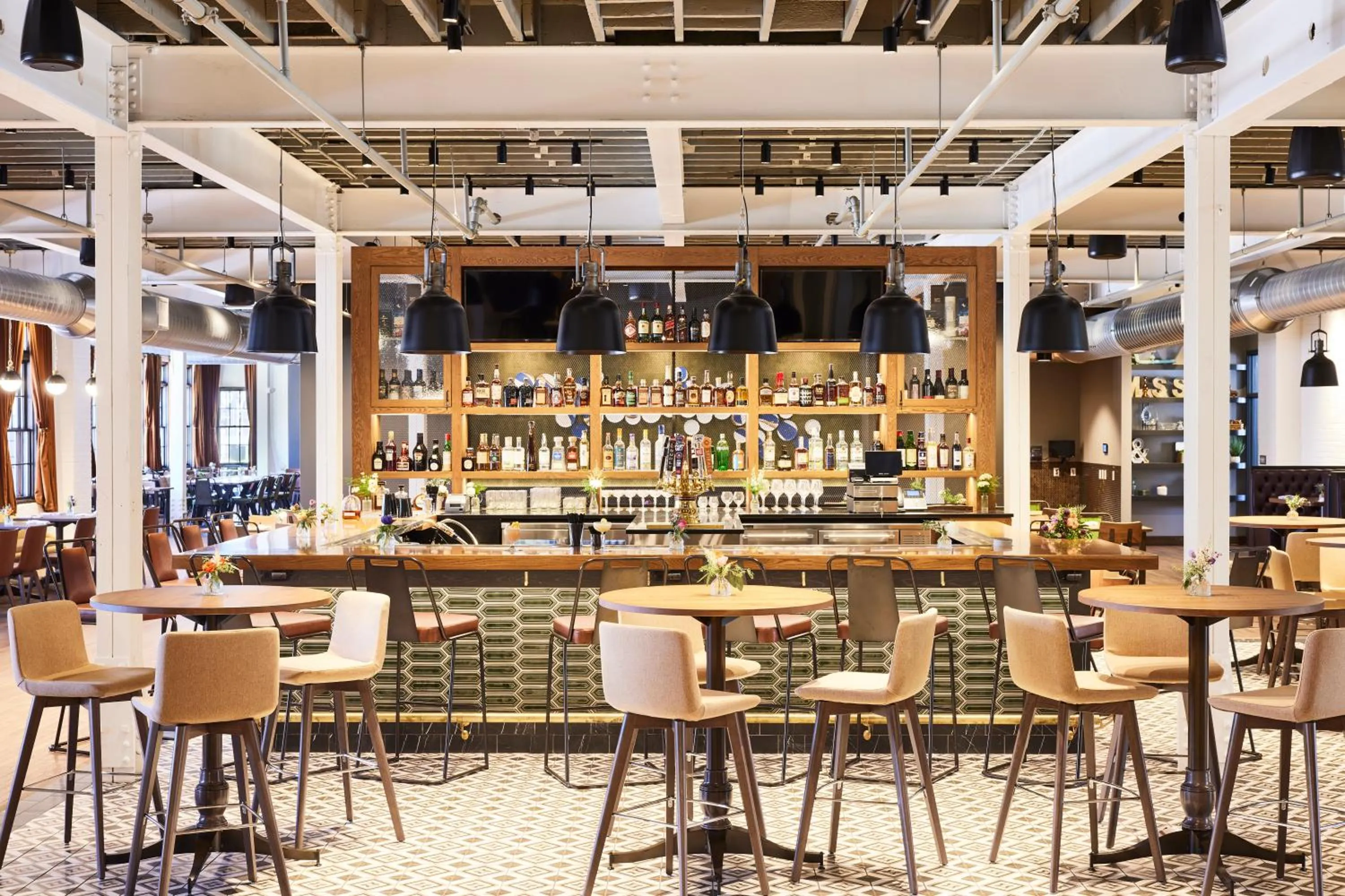 Restaurant/places to eat in The Confluence Hotel