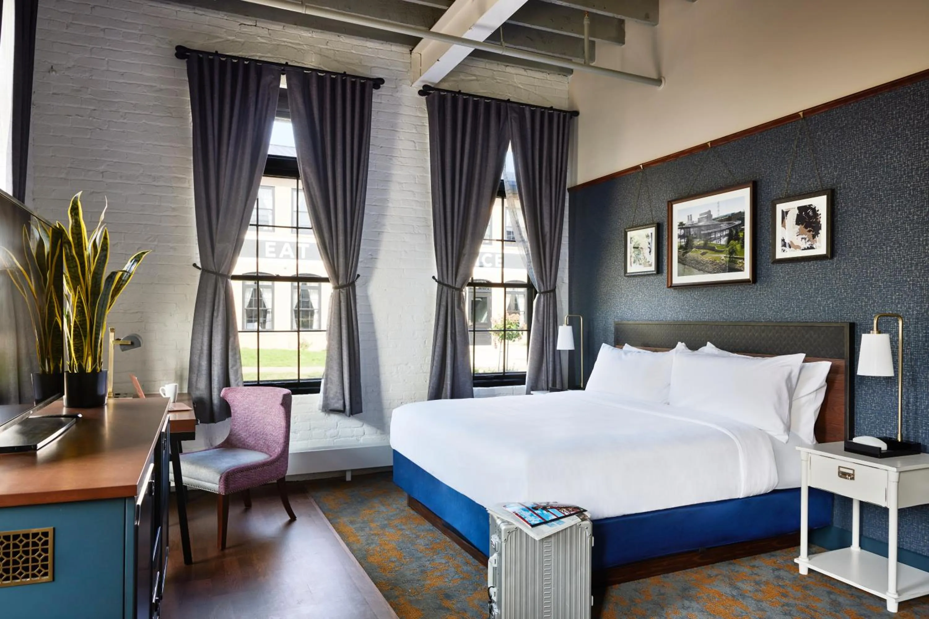 Photo of the whole room, Bed in The Confluence Hotel