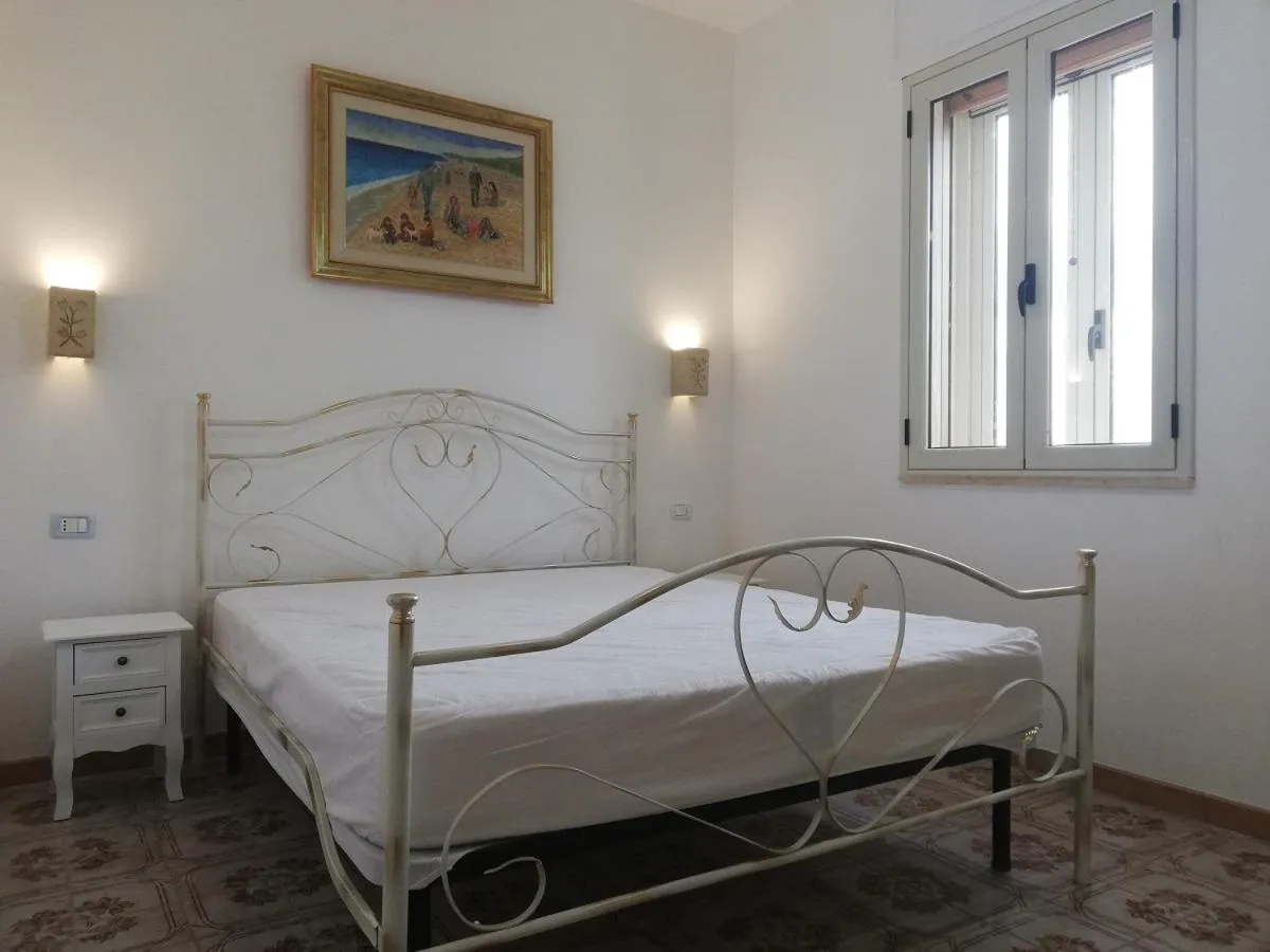 Photo of the whole room, Bed in Residence Giglio