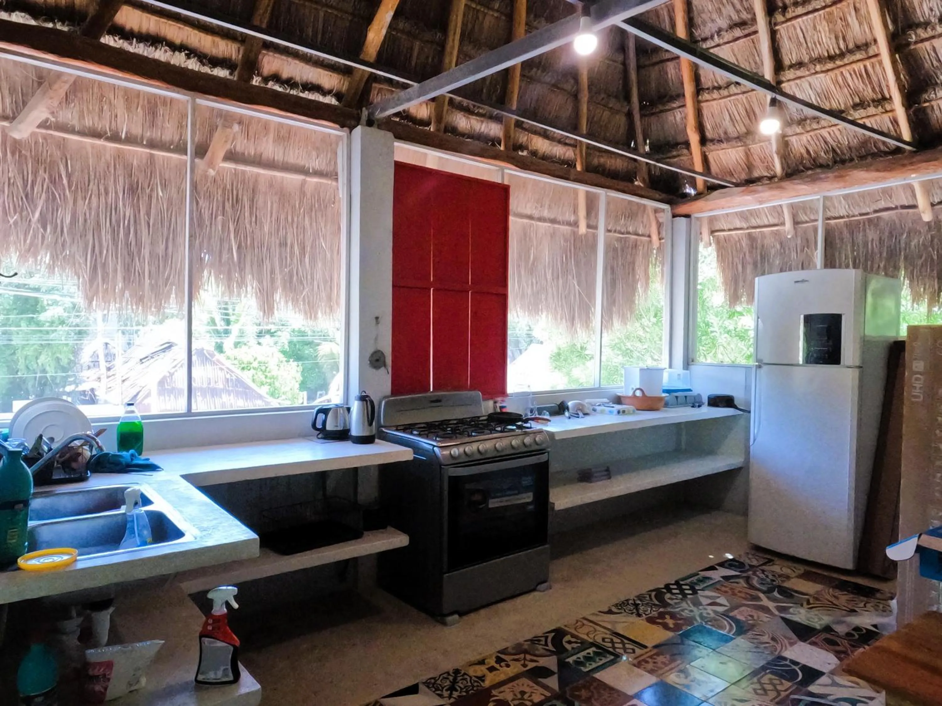 Kitchen or kitchenette in Maui Hostels Tulum