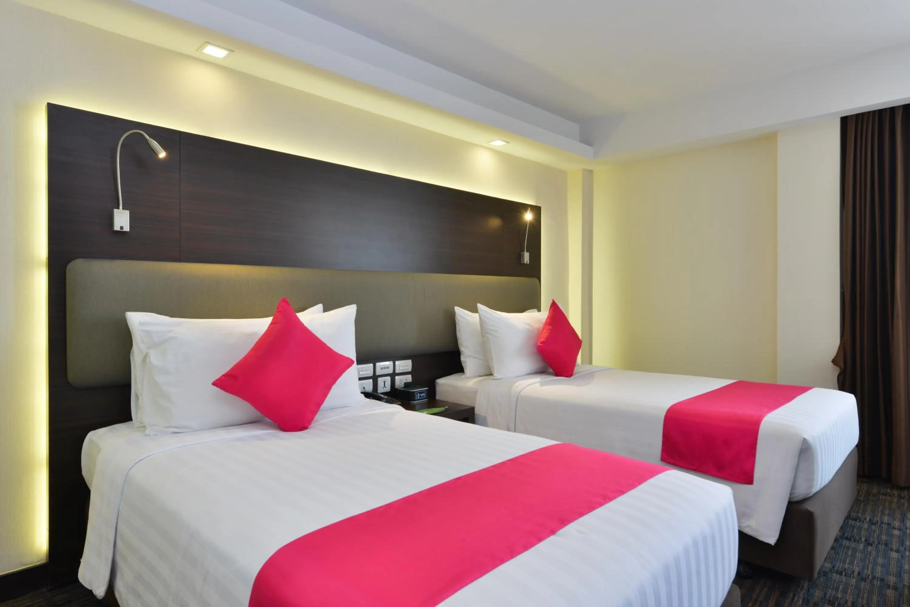 Bed in Hotel Royal Bangkok