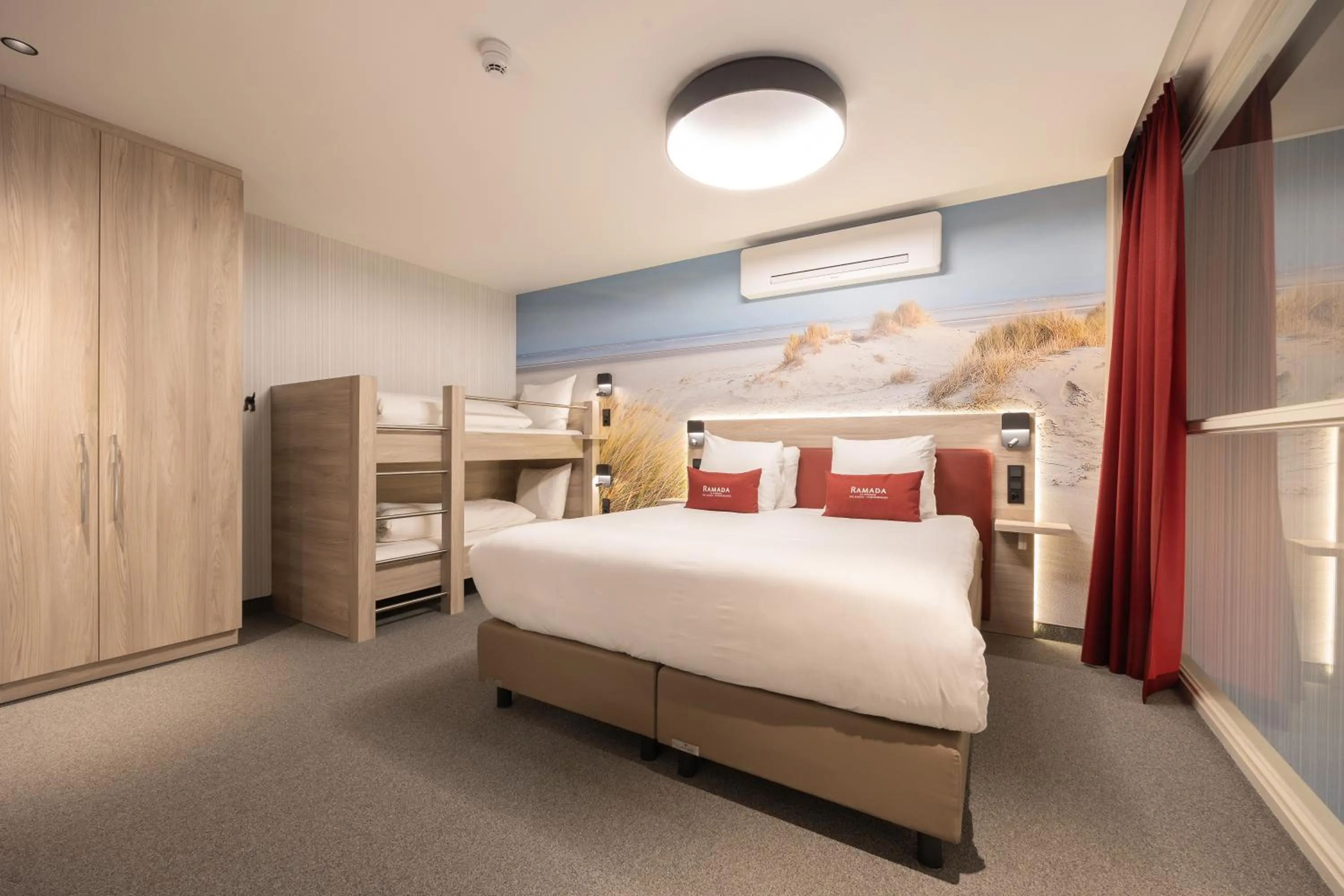 Bed in Ramada The Hague Scheveningen