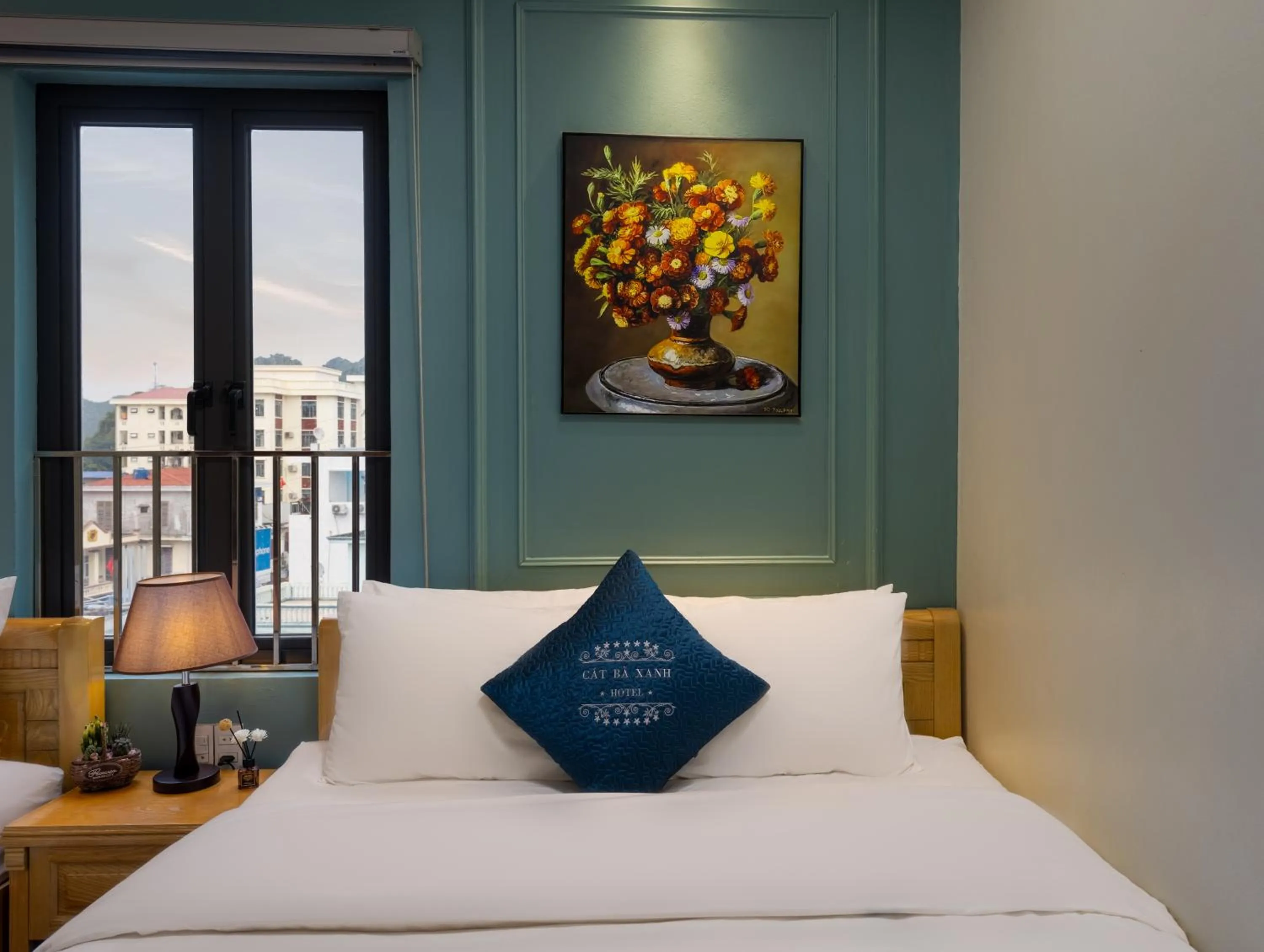 Photo of the whole room, Bed in Cat Ba Xanh Spring Garden Hotel