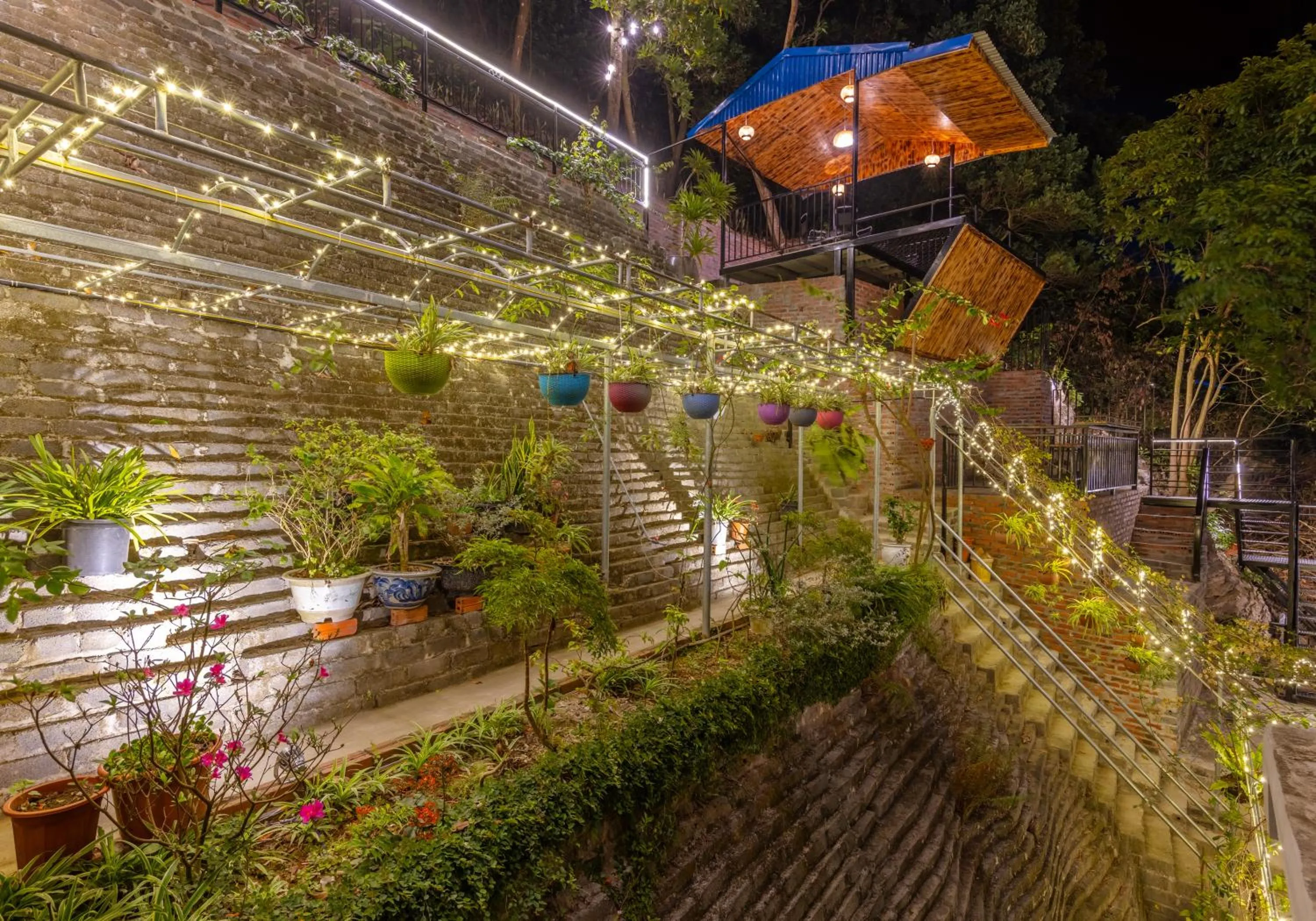 Patio in Cat Ba Xanh Spring Garden Hotel