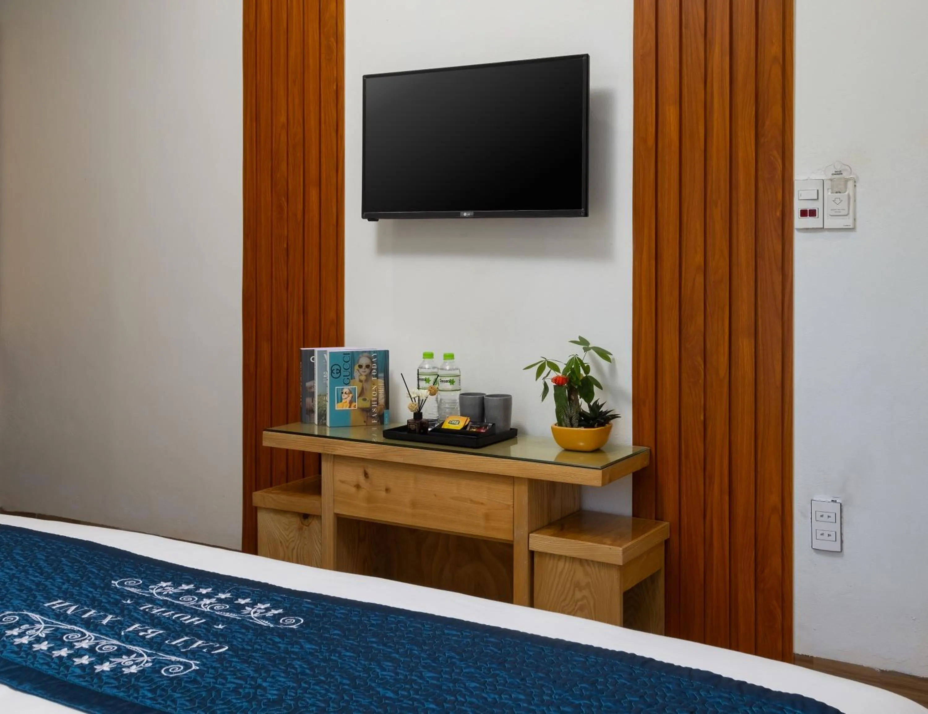 Bedroom, Bed in Cat Ba Xanh Spring Garden Hotel