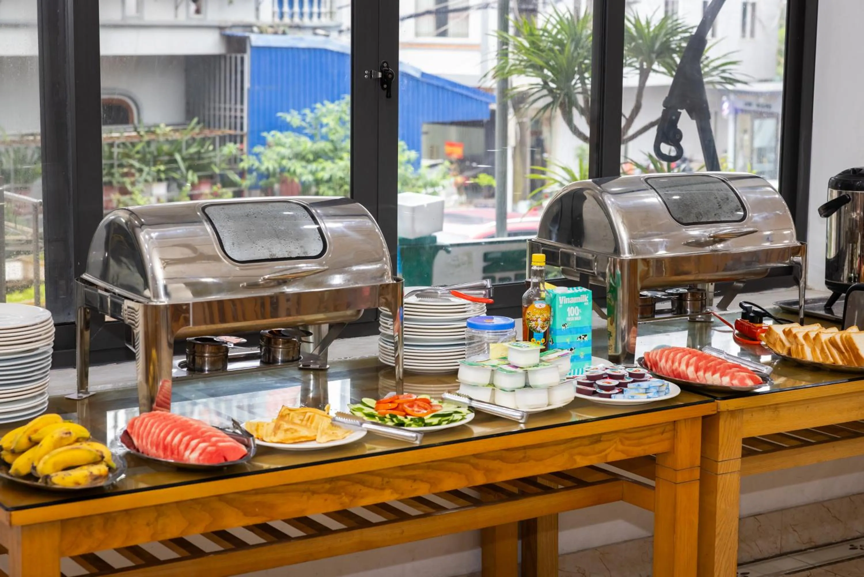 Buffet breakfast in Cat Ba Xanh Spring Garden Hotel