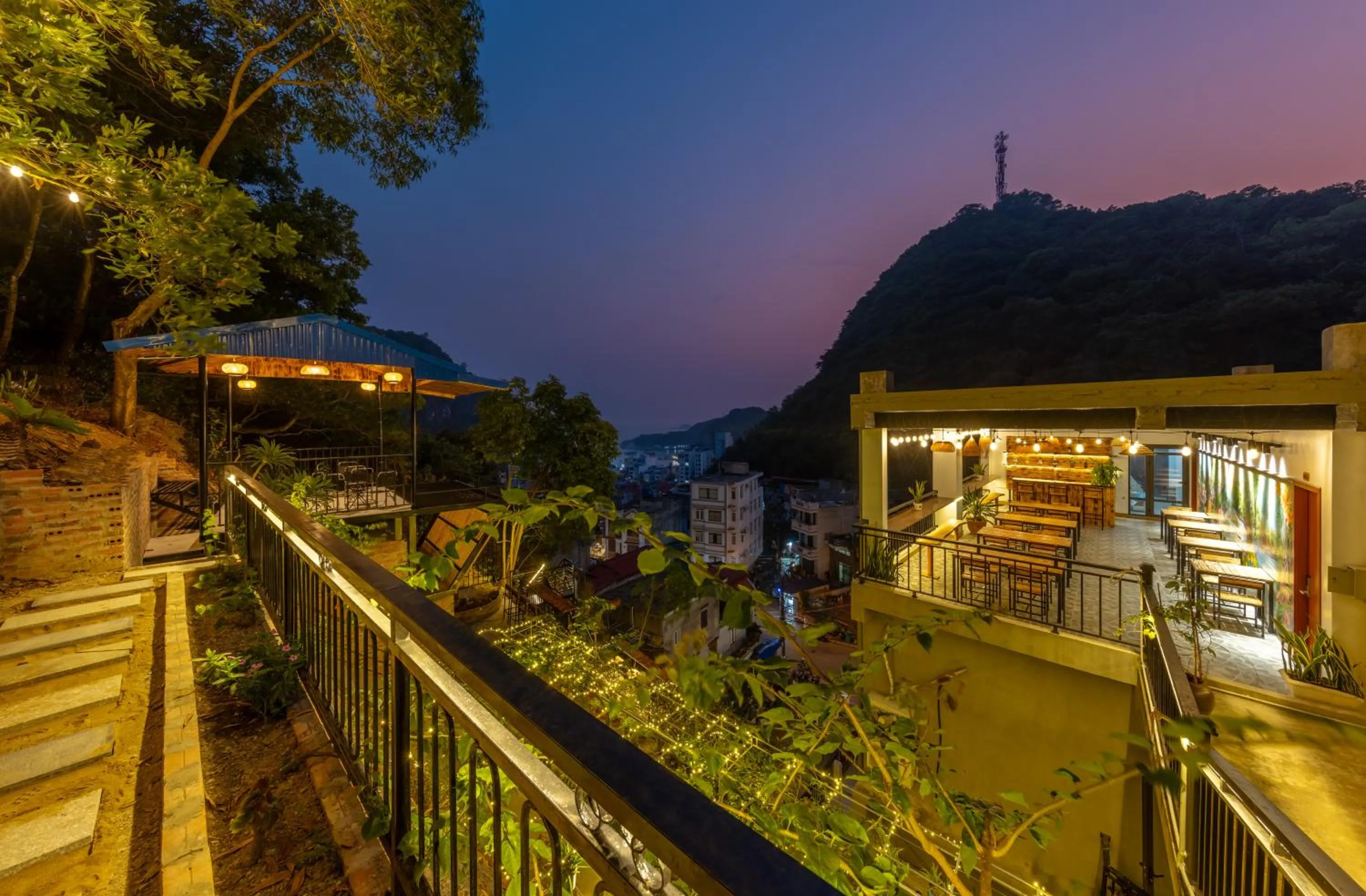 Patio in Cat Ba Xanh Spring Garden Hotel