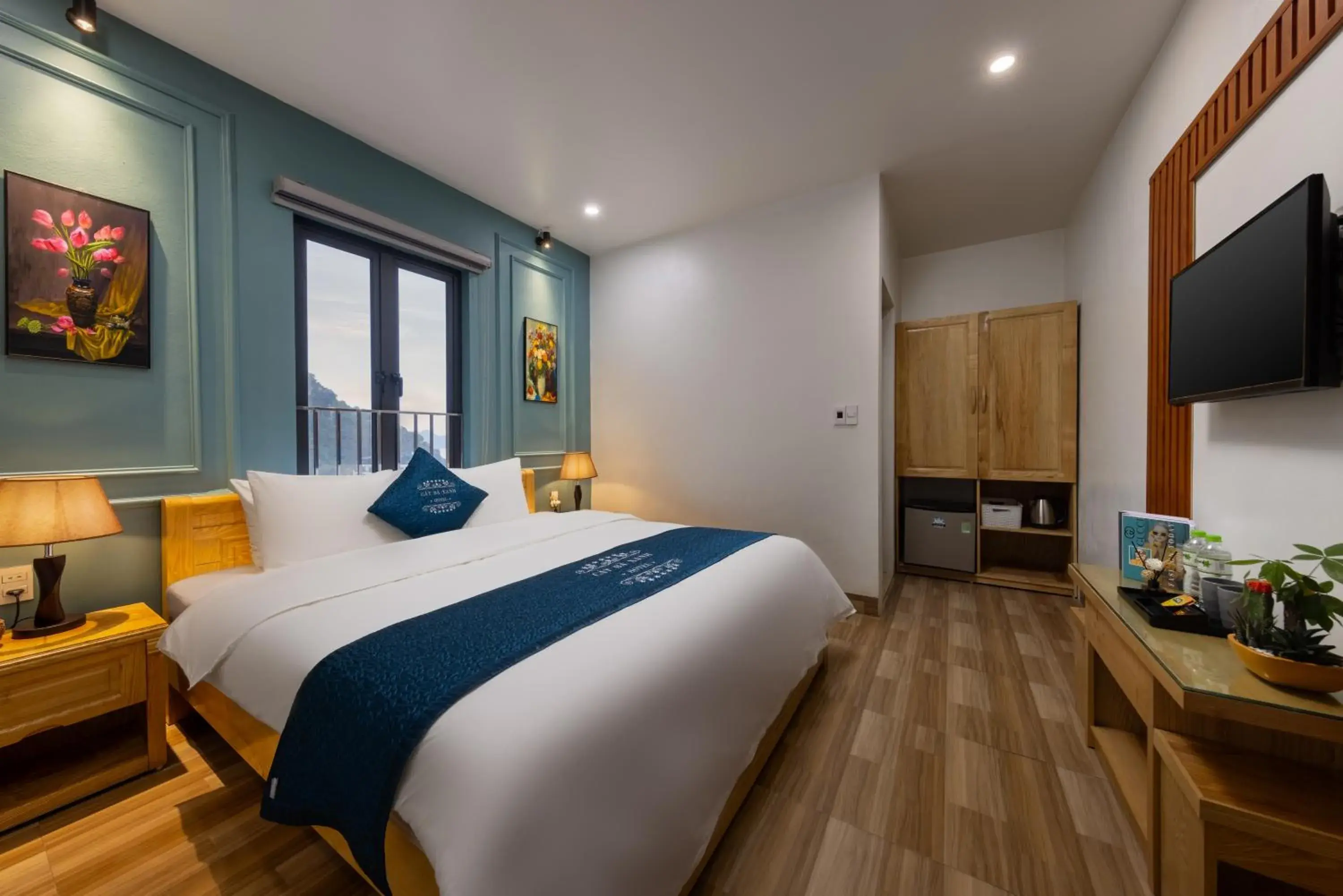 Deluxe Double Room with Sea View - single occupancy in Cat Ba Xanh Spring Garden Hotel Deluxe Double Room with Sea View - single occupancy in Cat Ba Xanh Spring Garden Hotel