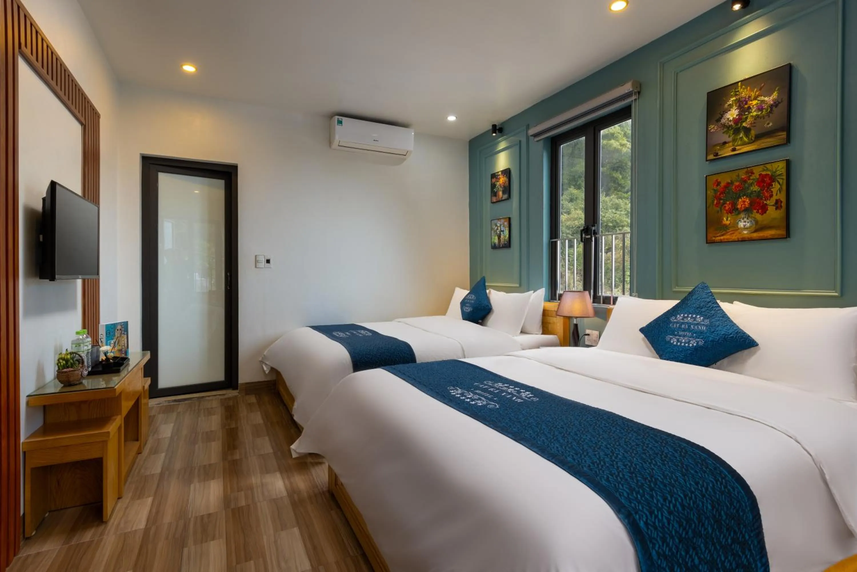 Bed in Cat Ba Xanh Spring Garden Hotel