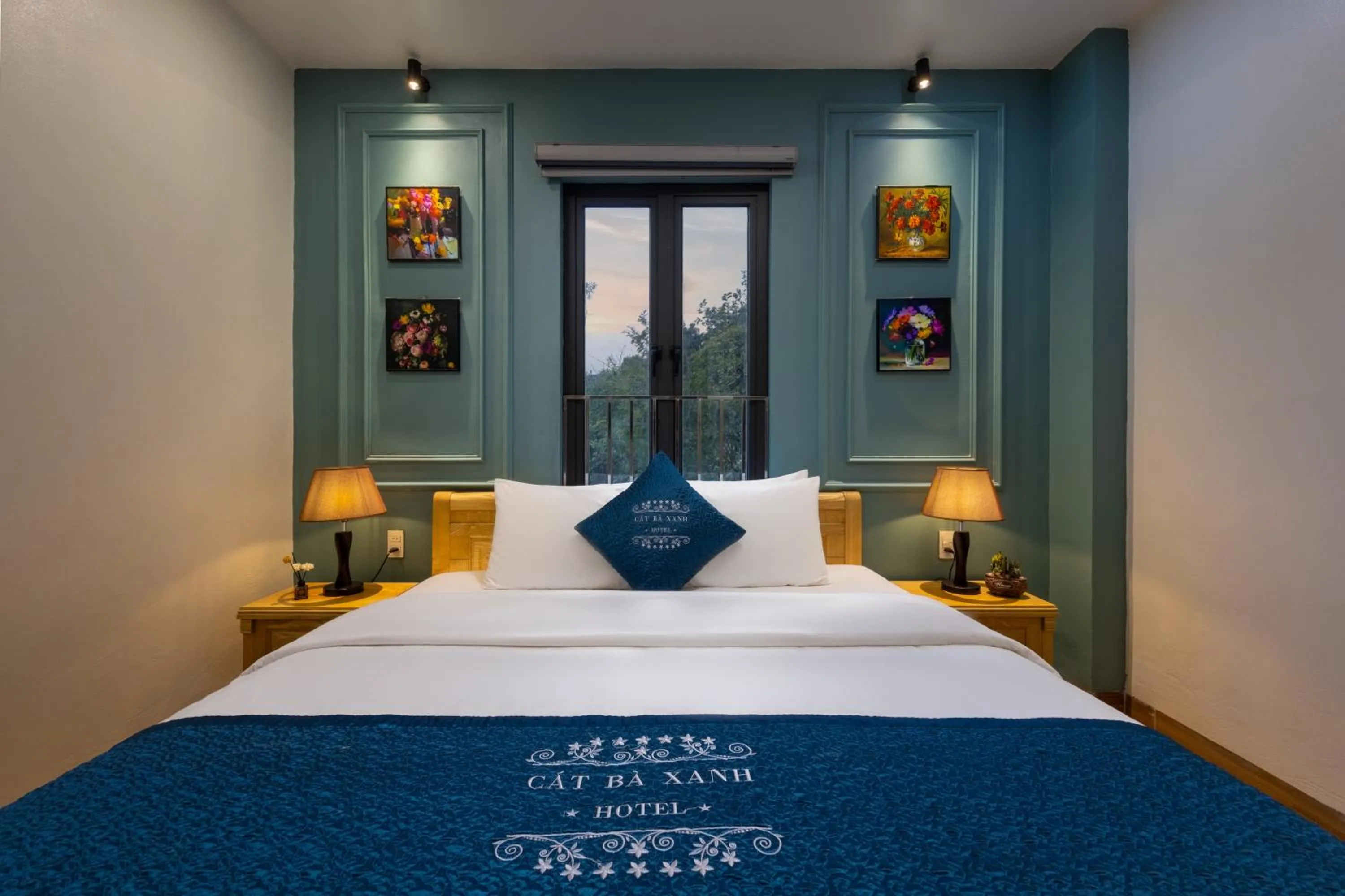 Bed in Cat Ba Xanh Spring Garden Hotel